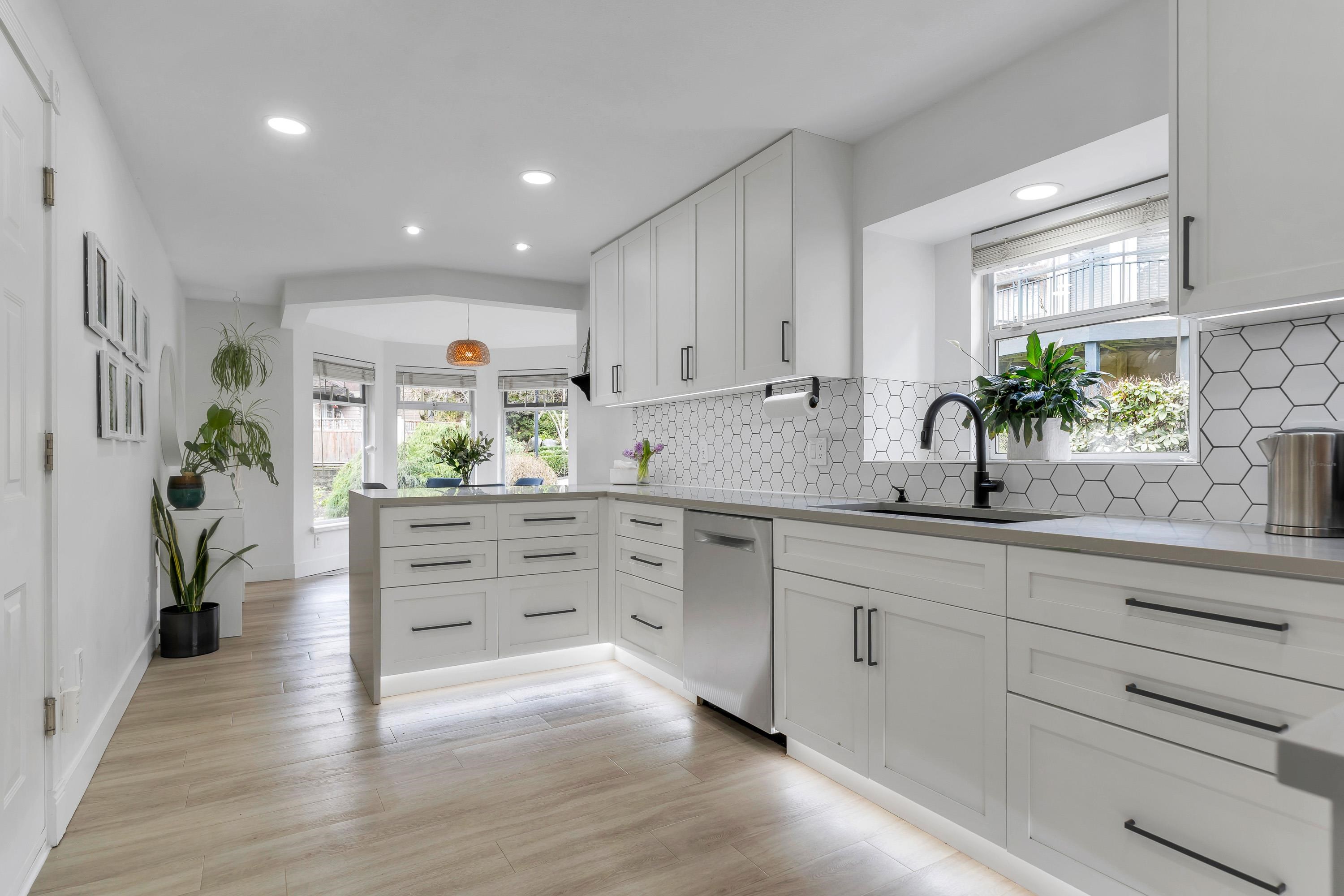  1102 Strathaven Drive - MLS&reg; # R3124730