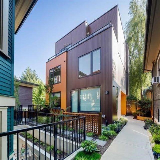 2 1152 Comox Street - MLS&reg; # R3126260