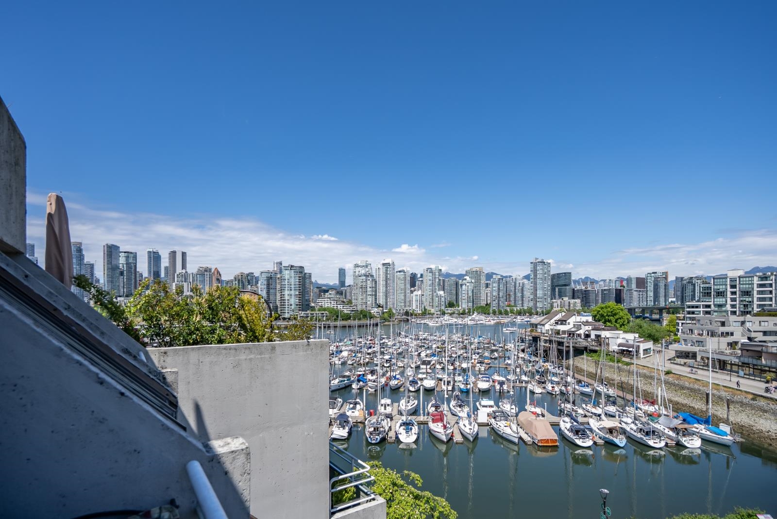 313 674 Leg In Boot Square - MLS&reg; # R3127917