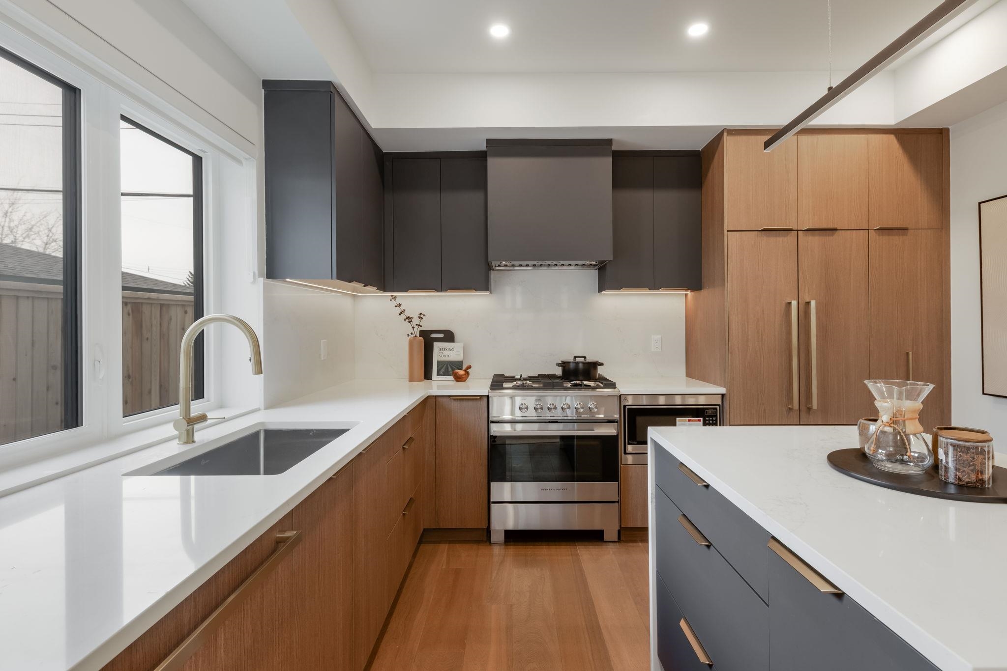 1 552 Kaslo Street - MLS&reg; # R3128028