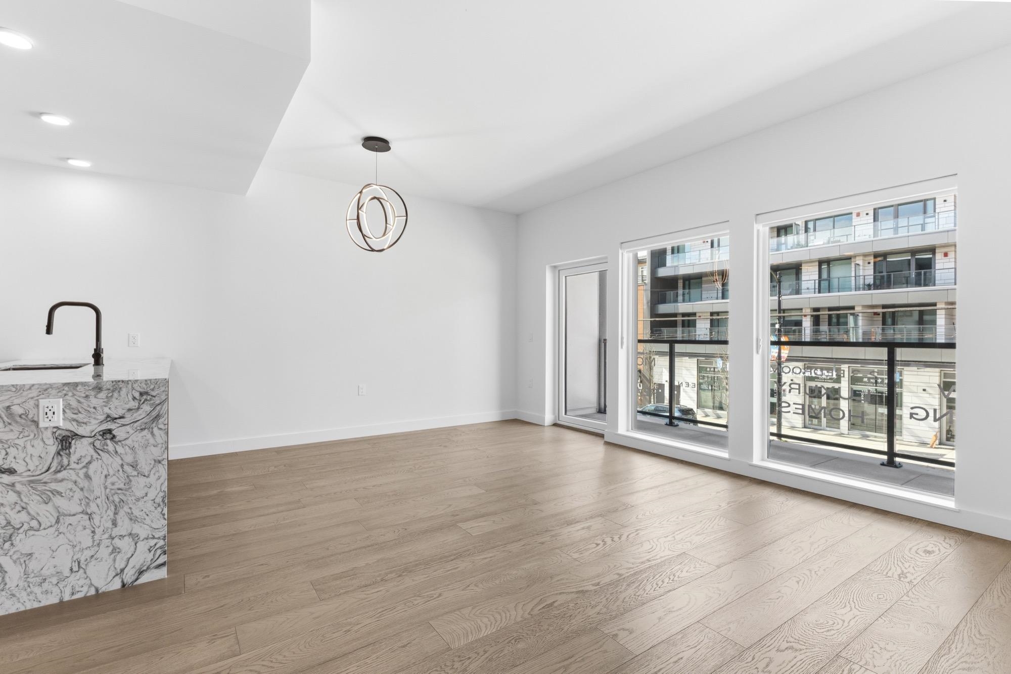 202 3590 39th Avenue - MLS&reg; # R3128588