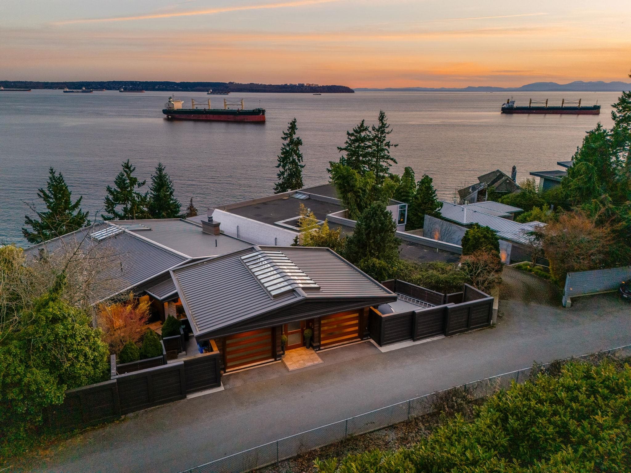  3673 Sunset Lane - MLS&reg; # R3128612