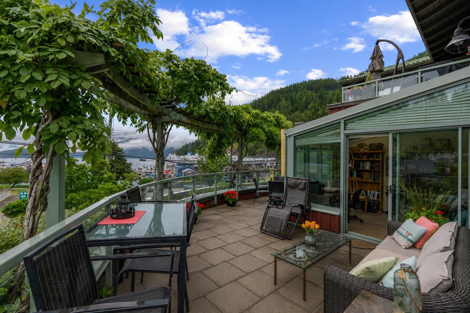 205 6688 Royal Avenue - MLS&reg; # R3131569