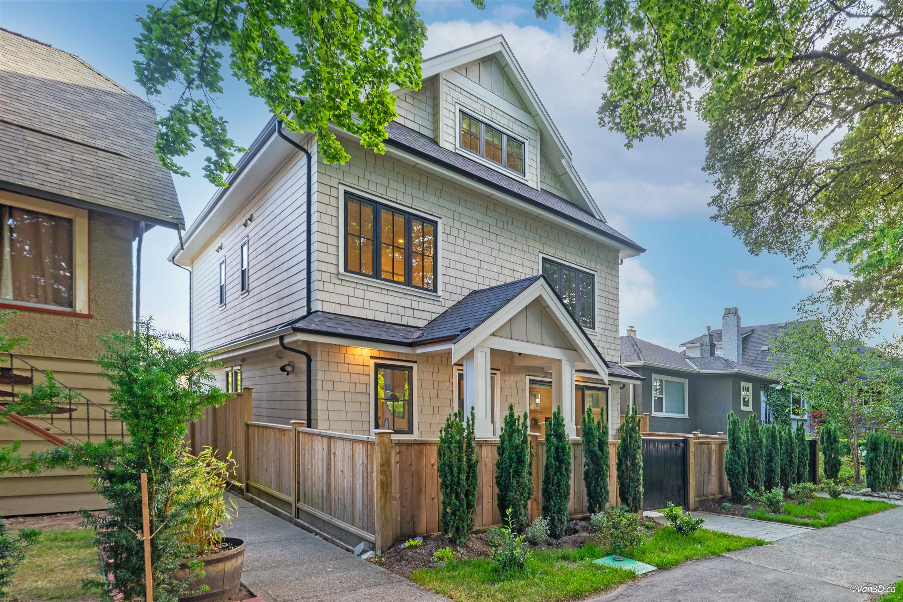  2558 William Street - MLS&reg; # R3131665