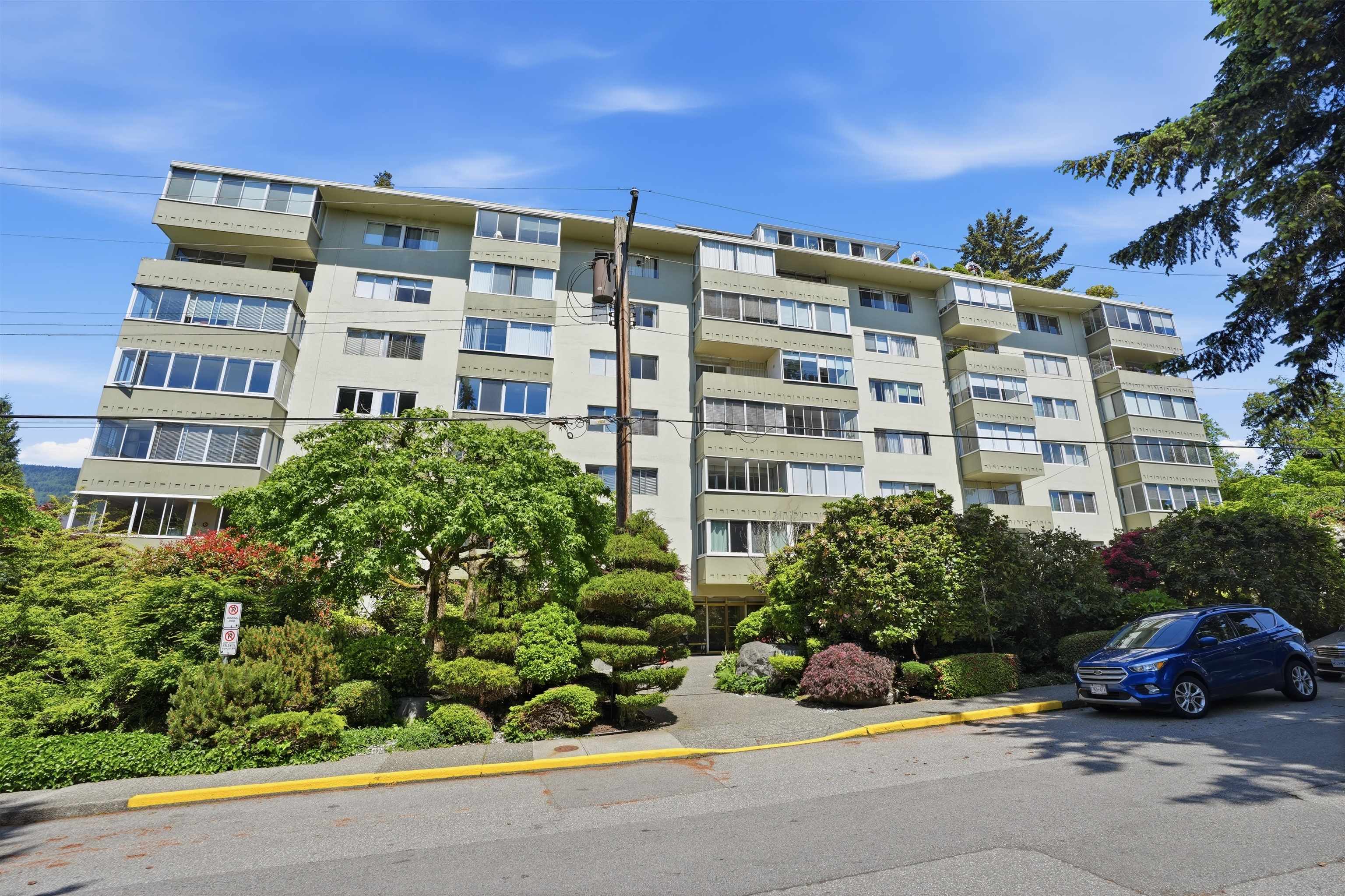 215 1425 Esquimalt Avenue - MLS&reg; # R3131763