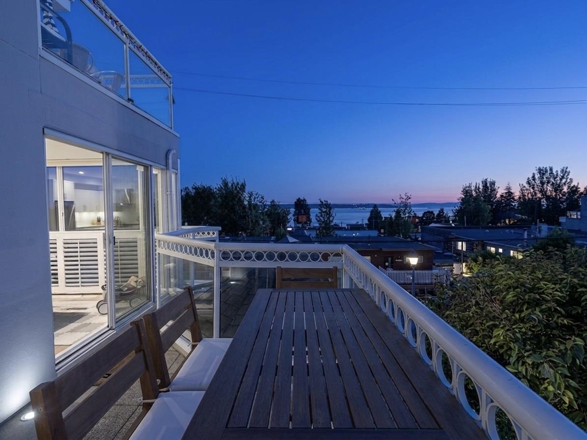 202 2440 Haywood Avenue - MLS&reg; # R3134091