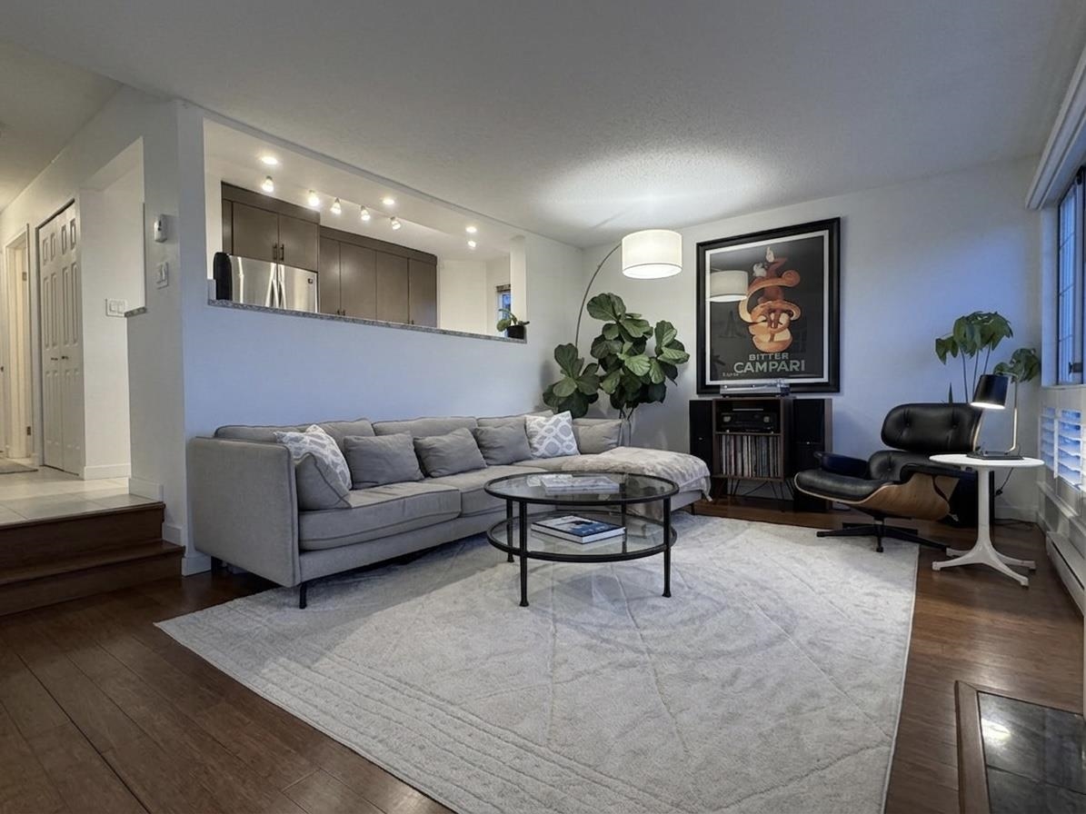 202 2440 Haywood Avenue - MLS&reg; # R3134091