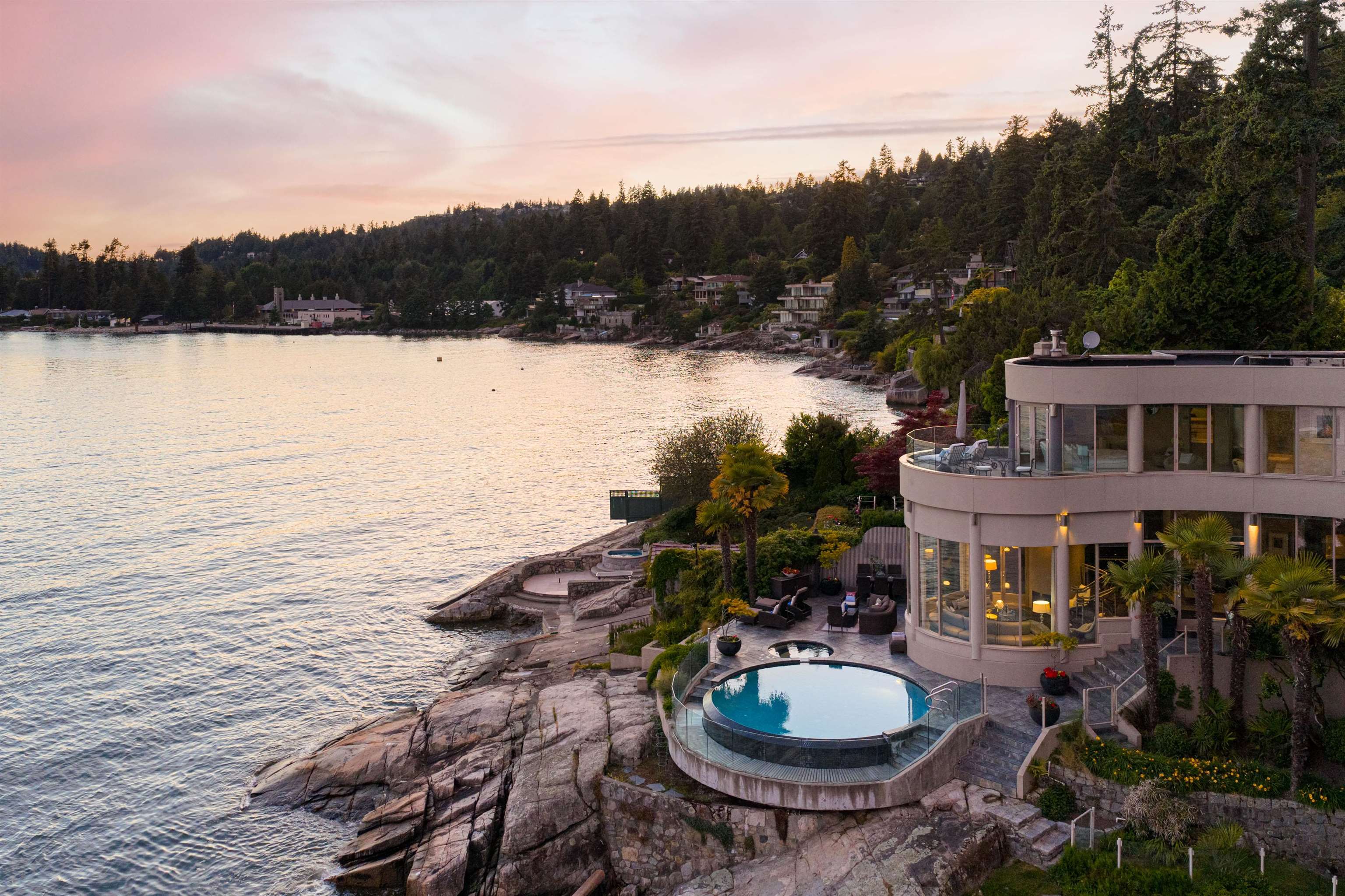  3912 Marine Drive - MLS&reg; # R3134388