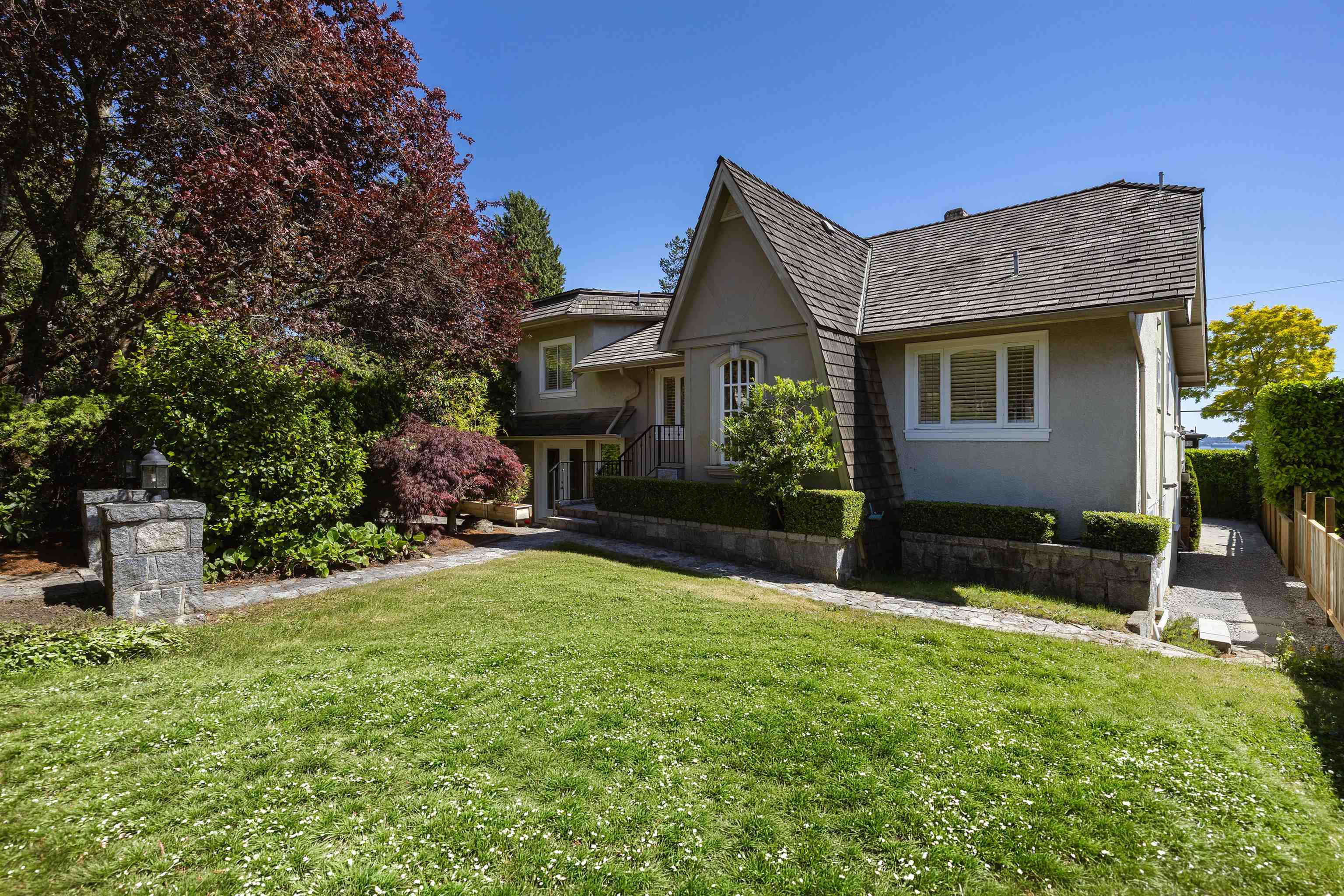  2308 Inglewood Avenue - MLS&reg; # R3134635