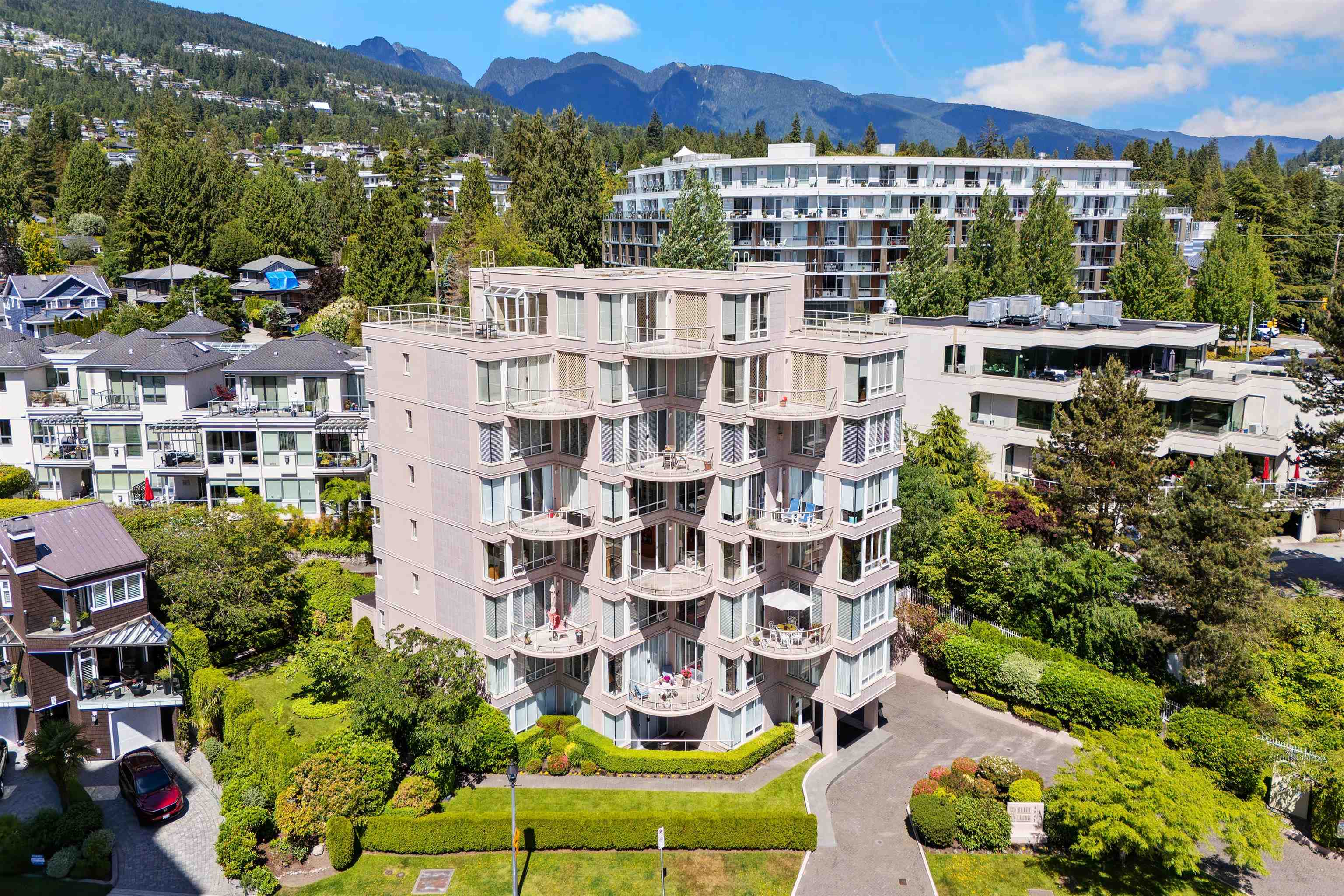 4 2243 Bellevue Avenue - MLS&reg; # R3134638