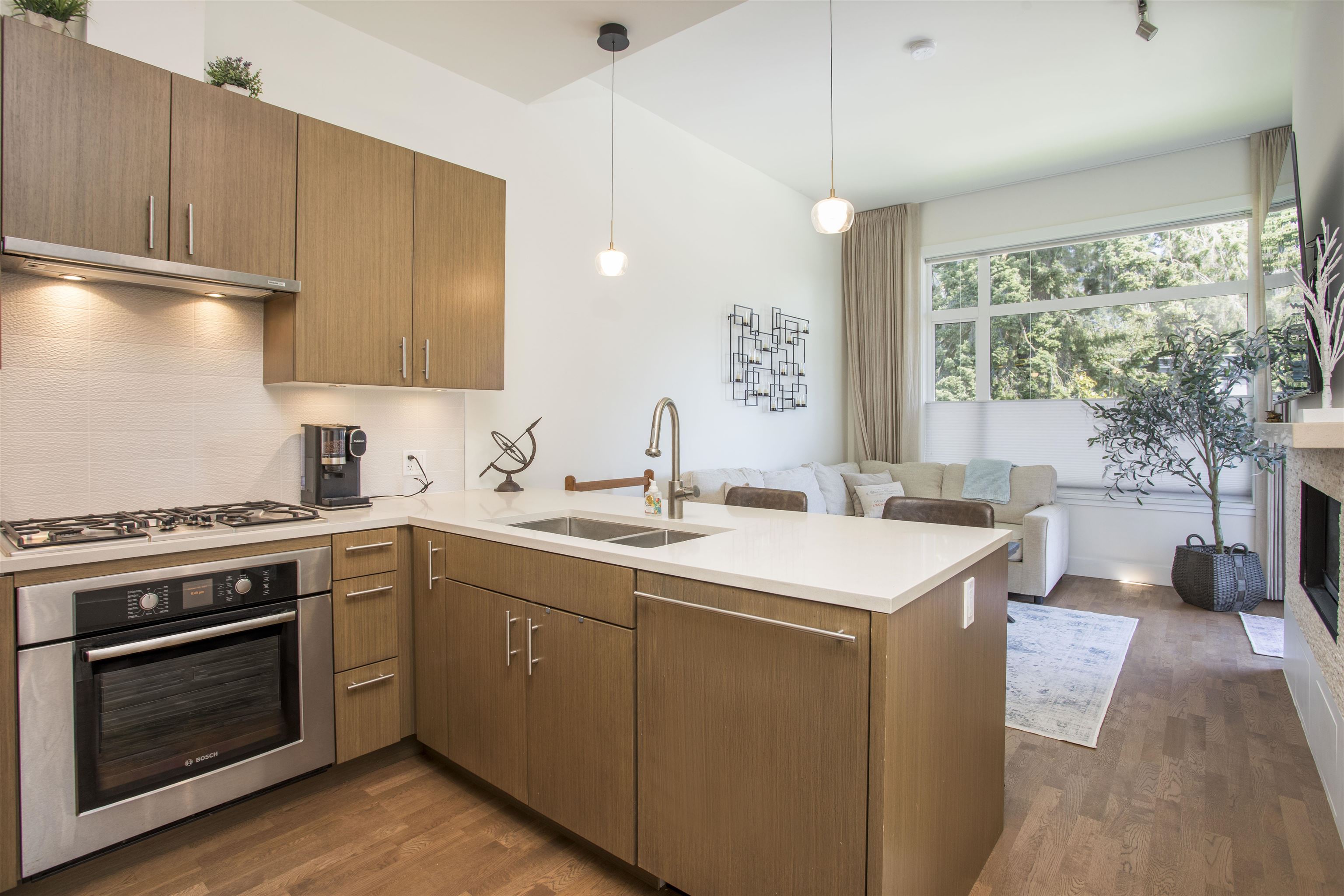 300 2432 Haywood Avenue - MLS&reg; # R3136058
