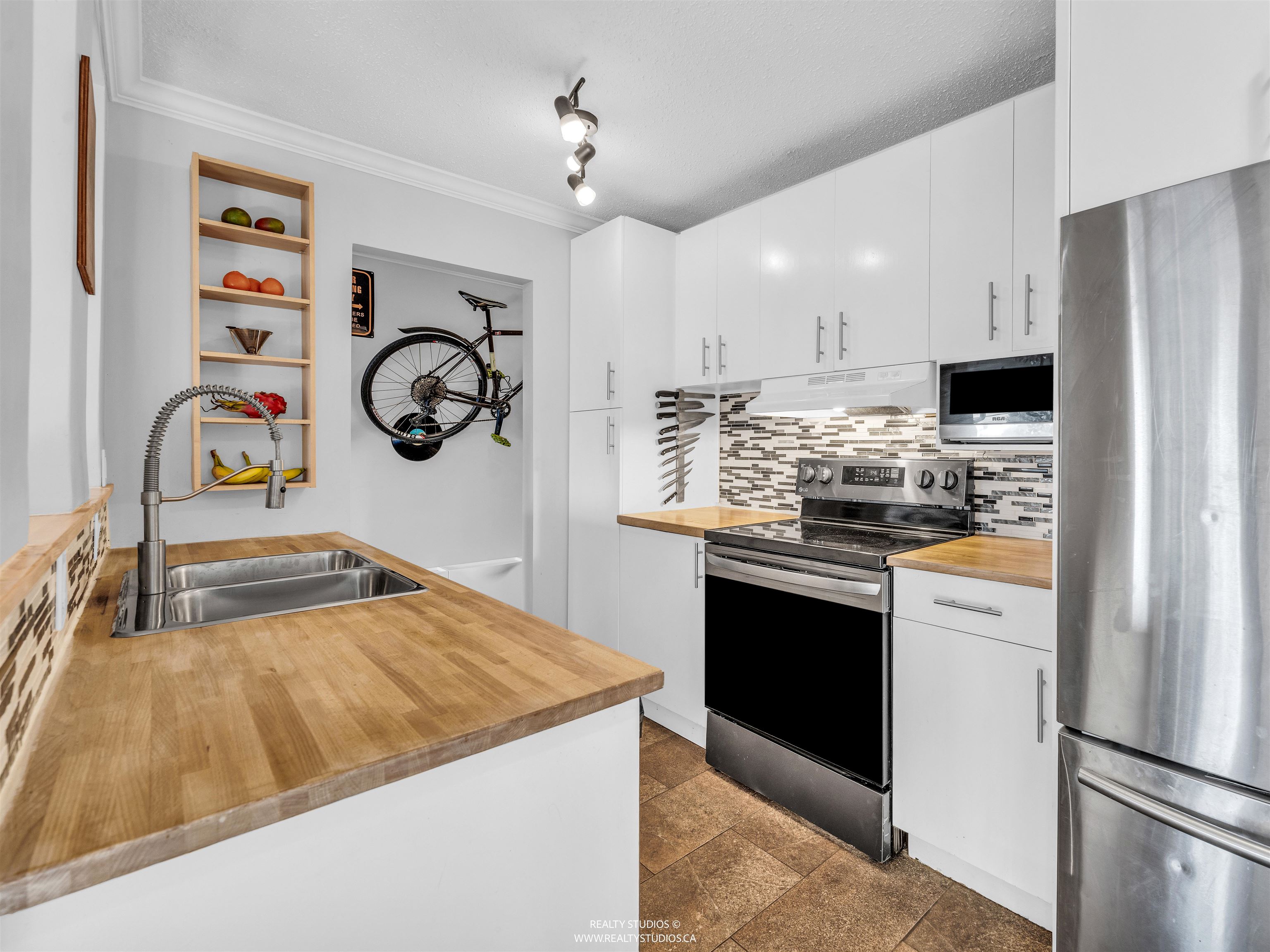 306 2222 Cambridge Street - MLS&reg; # R3136284