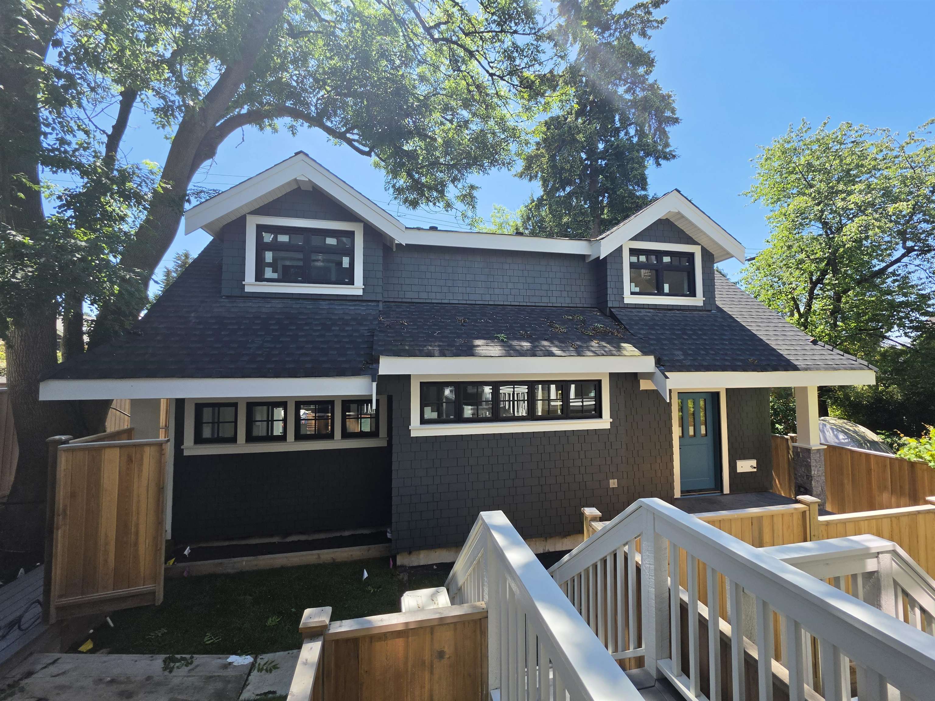  2570 2nd Avenue - MLS&reg; # R3136470