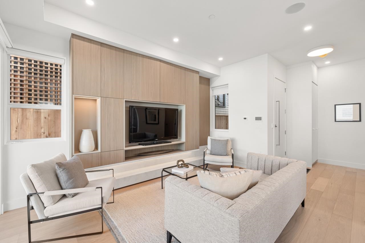 2 625 24th Avenue - MLS&reg; # R3136896