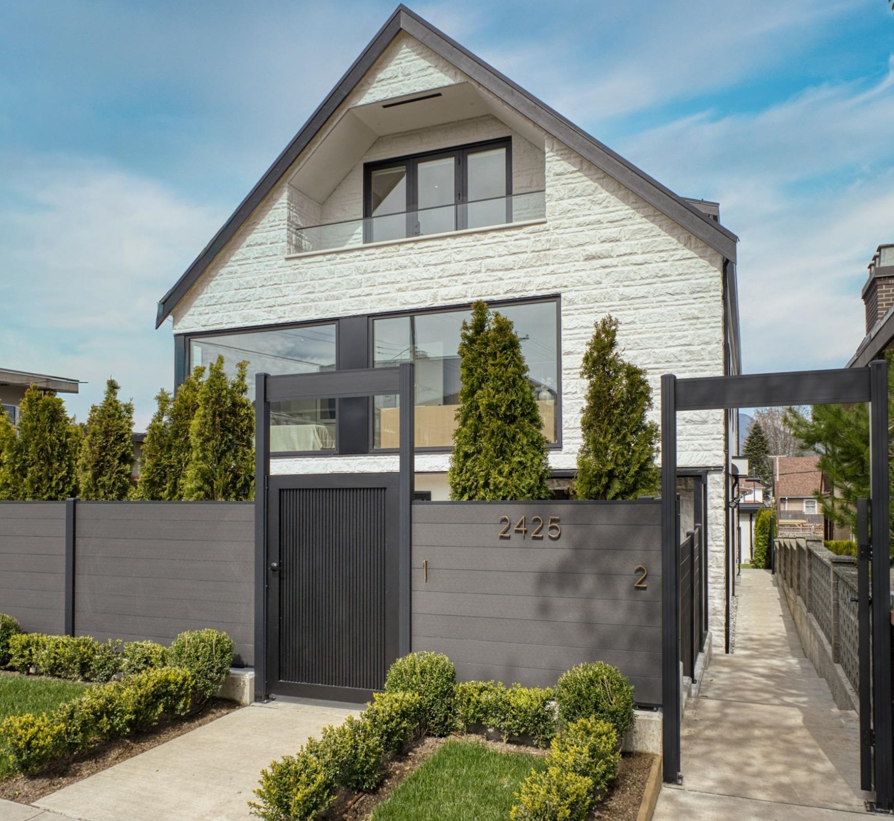 2 2425 Kitchener Street - MLS&reg; # R3137672