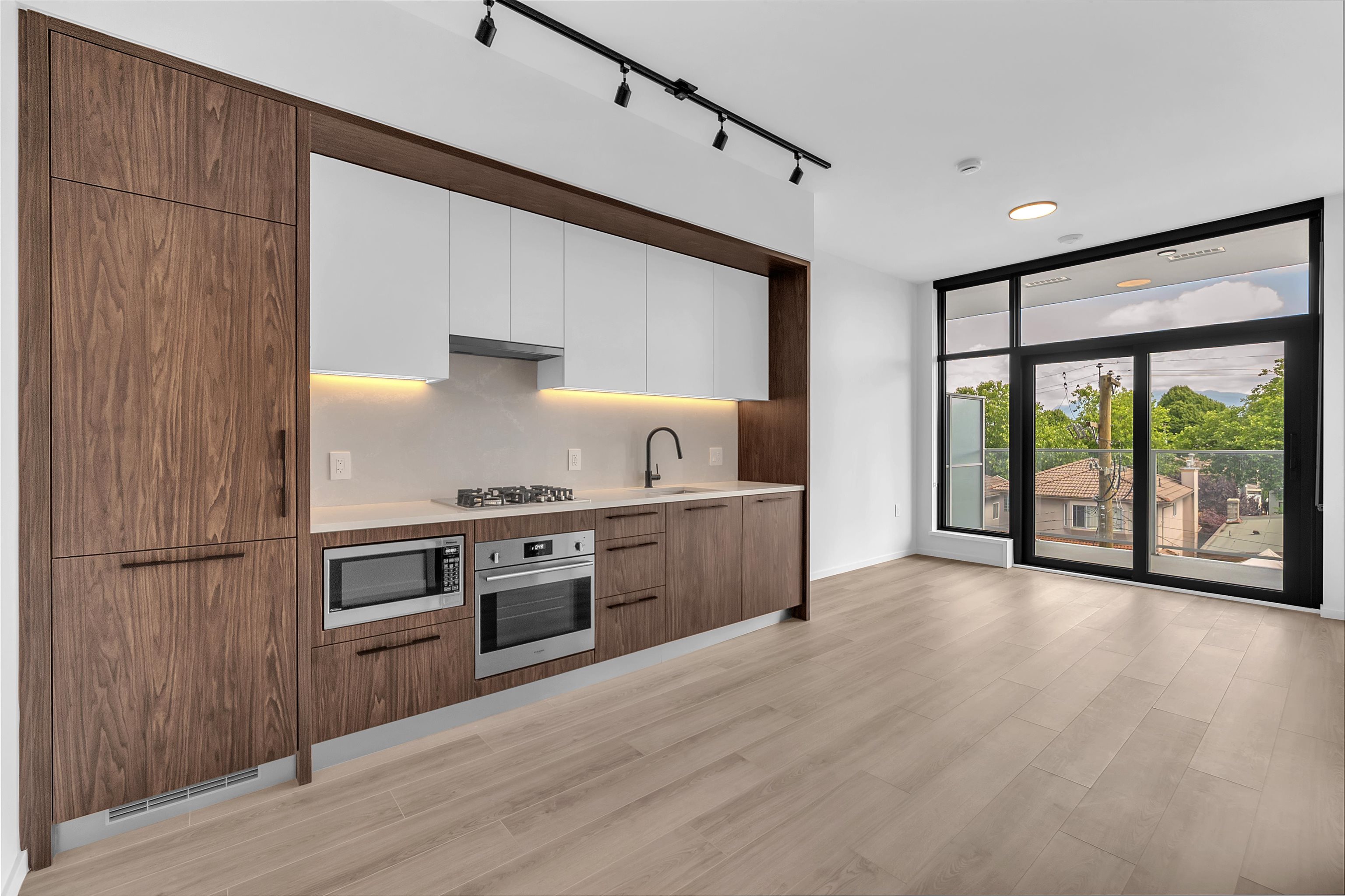 4XX 2729 Kingsway  - MLS&reg; # R3138149