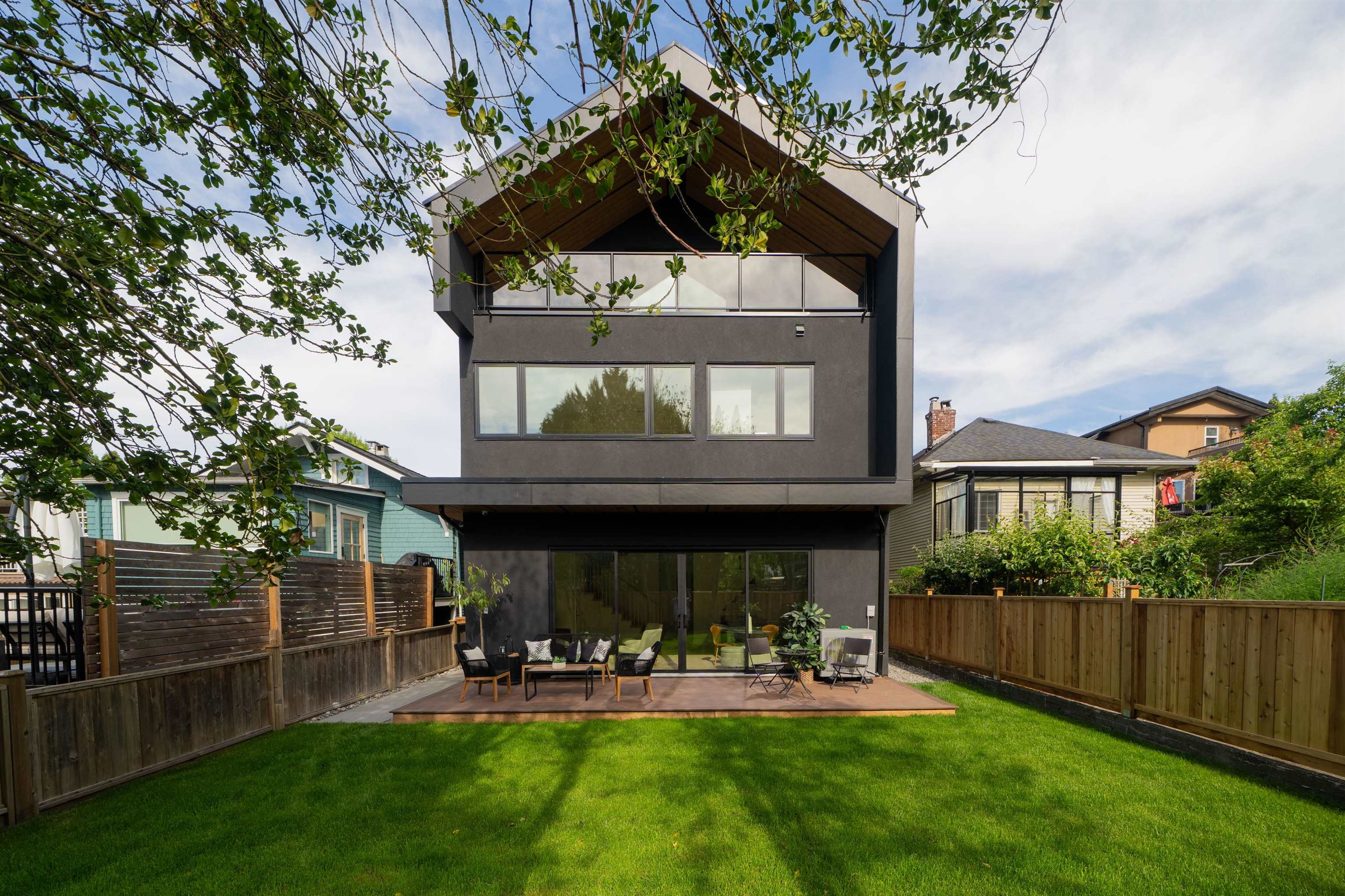 2 4161 Windsor Street - MLS&reg; # R3138512
