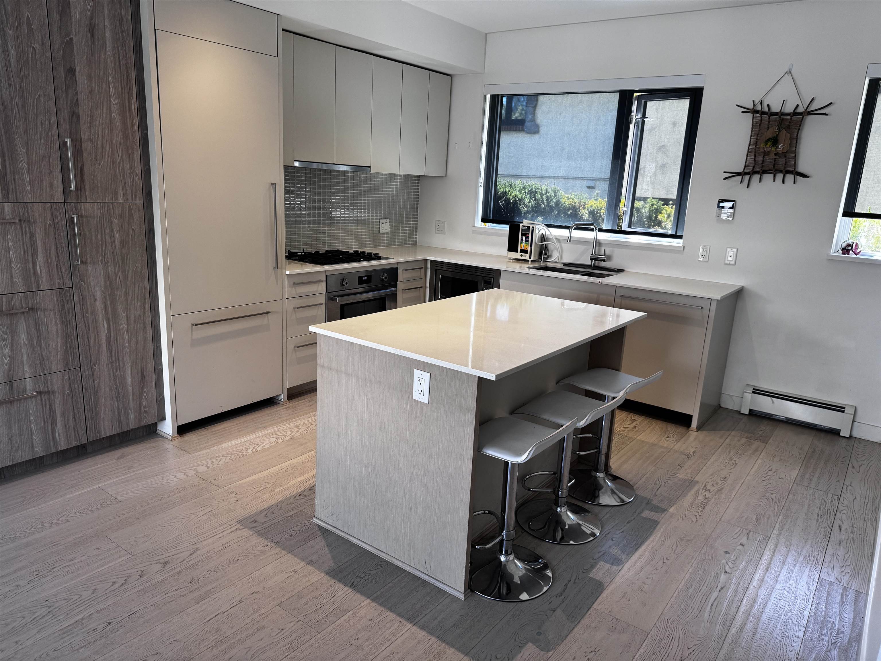2 589 King Edward Avenue - MLS&reg; # R3138965