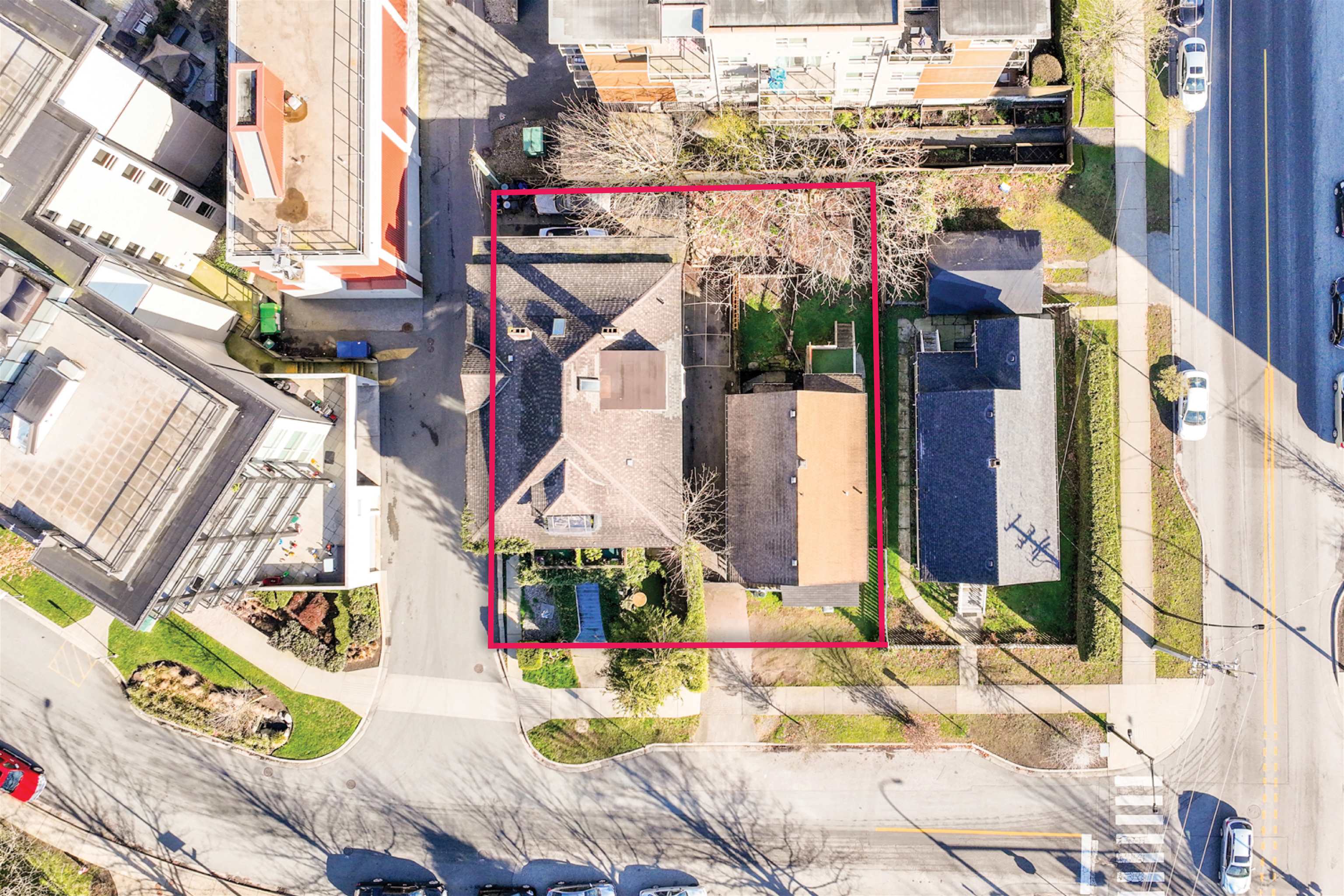  160 164 10th Street - MLS&reg; # R3139414