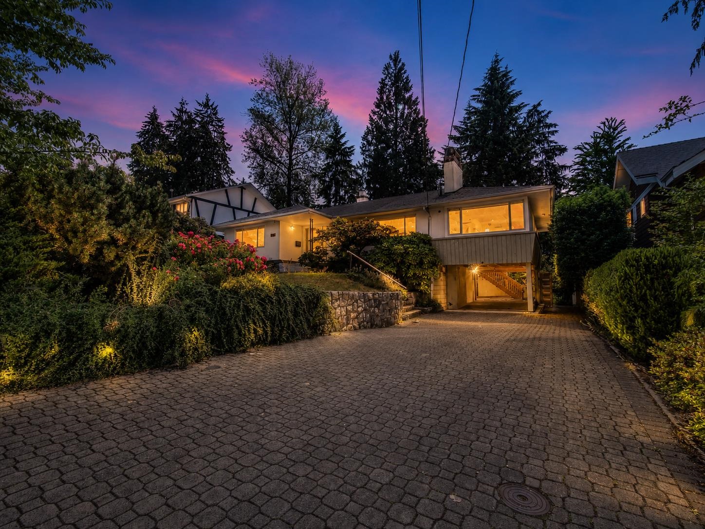  869 Clements Avenue - MLS&reg; # R3139424