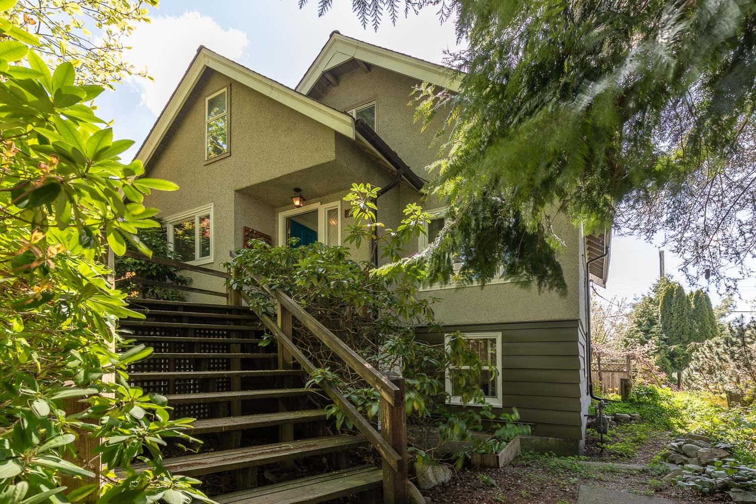  2002 13th Avenue - MLS&reg; # R3139748
