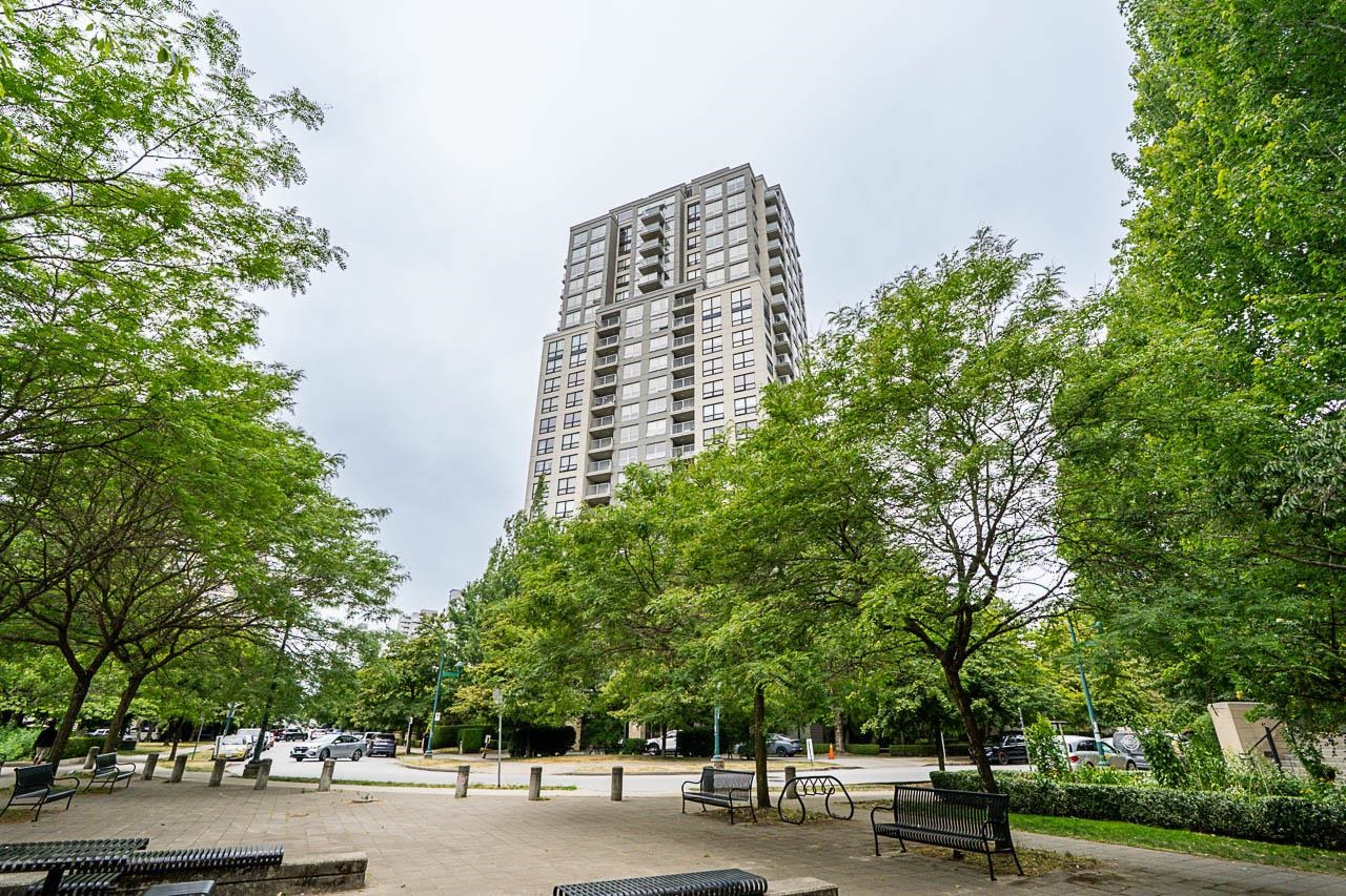 2409 3663 Crowley Drive - MLS&reg; # R3140346