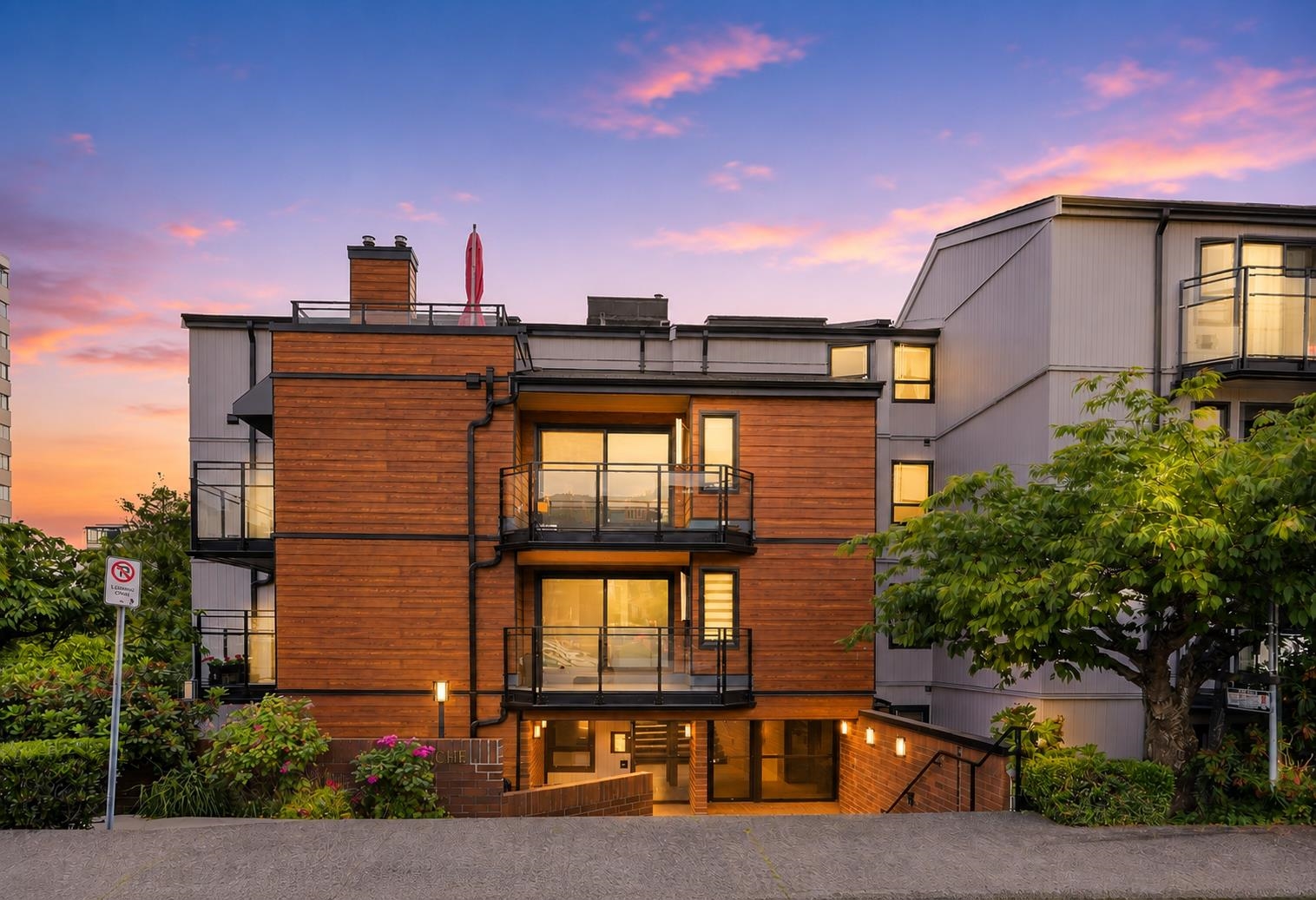 206 1340 Duchess Avenue - MLS&reg; # R3140927