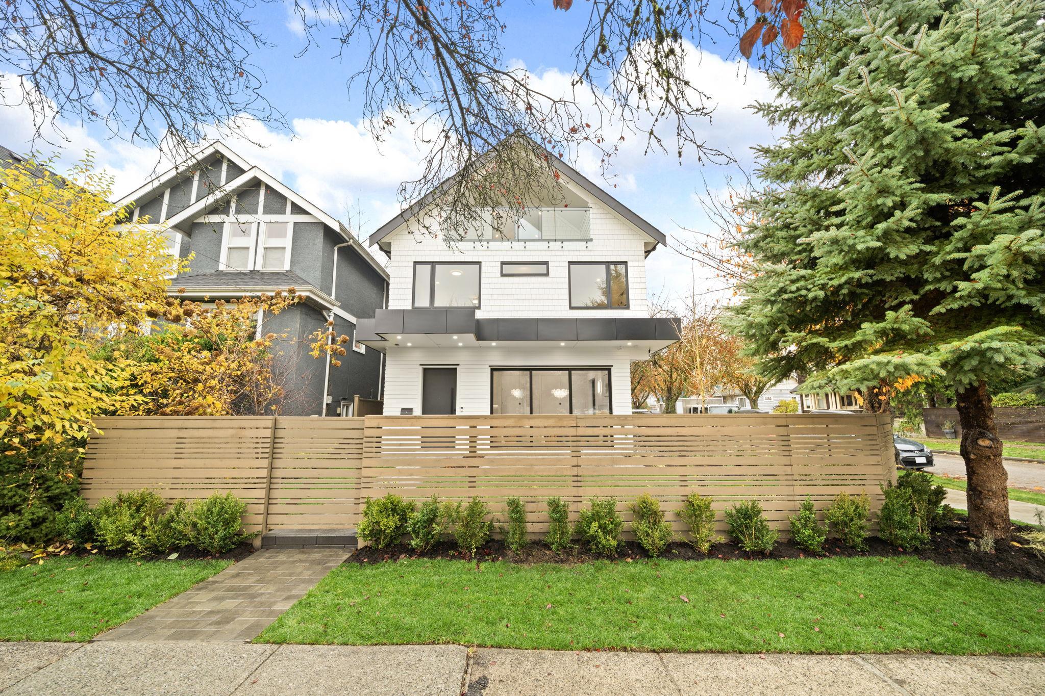  1095 14th Avenue - MLS&reg; # R3141640