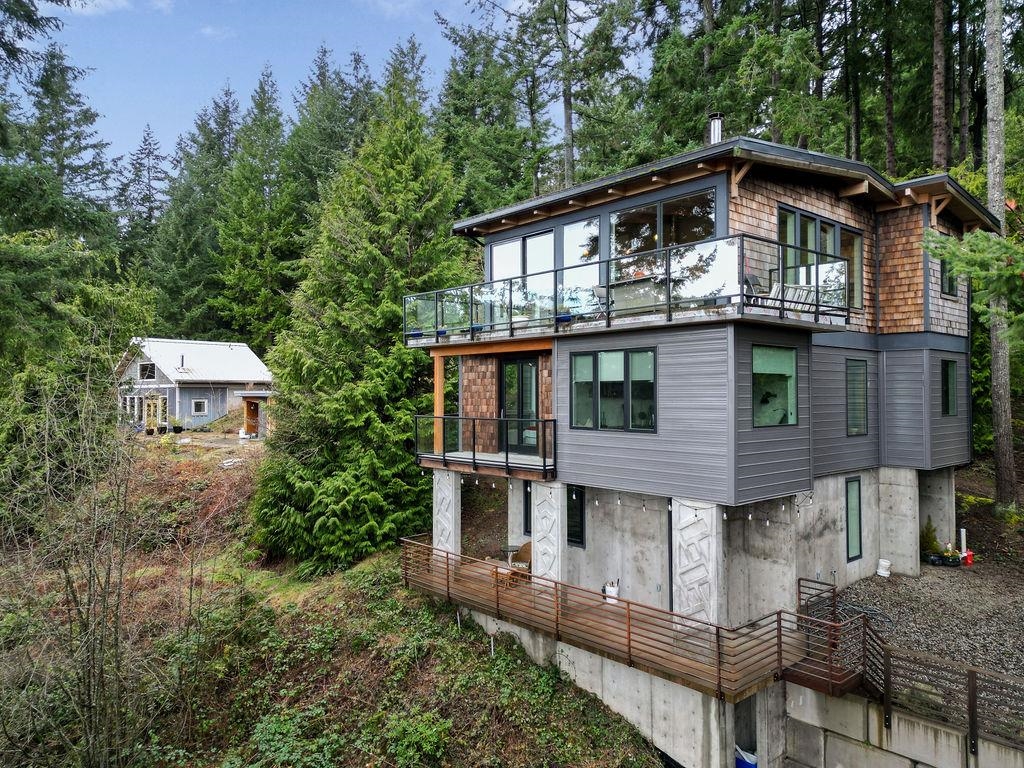  1572 Mountain Road - MLS&reg; # R3142898