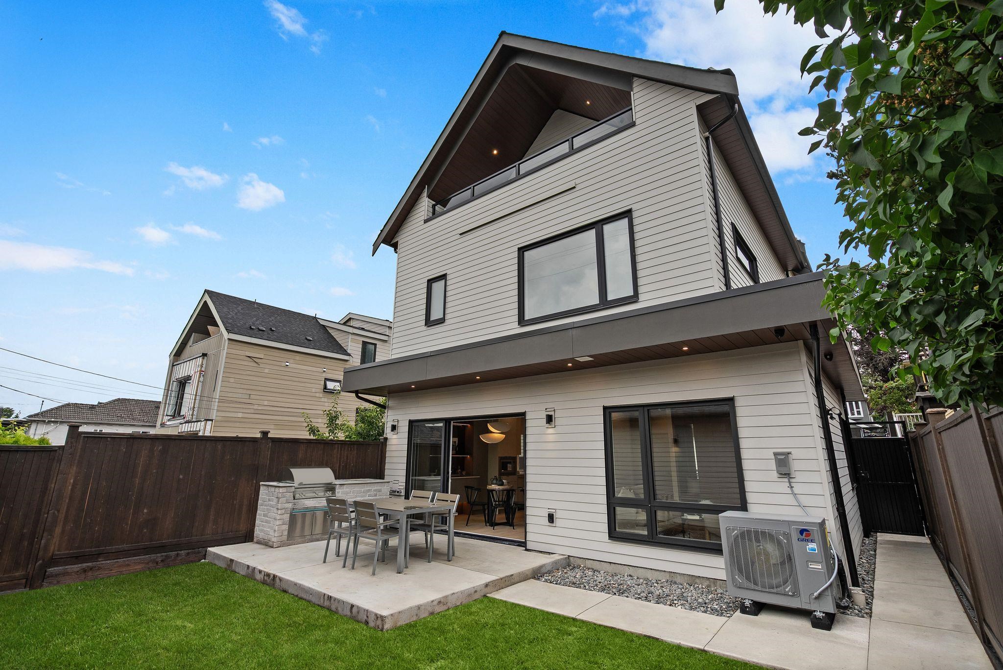 2 2211 William Street - MLS&reg; # R3143465