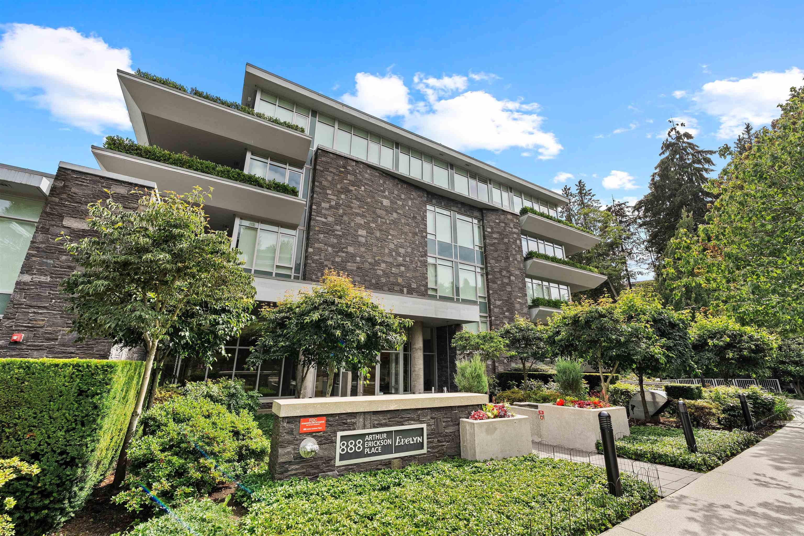 401 888 Arthur Erickson Place - MLS&reg; # R3144191