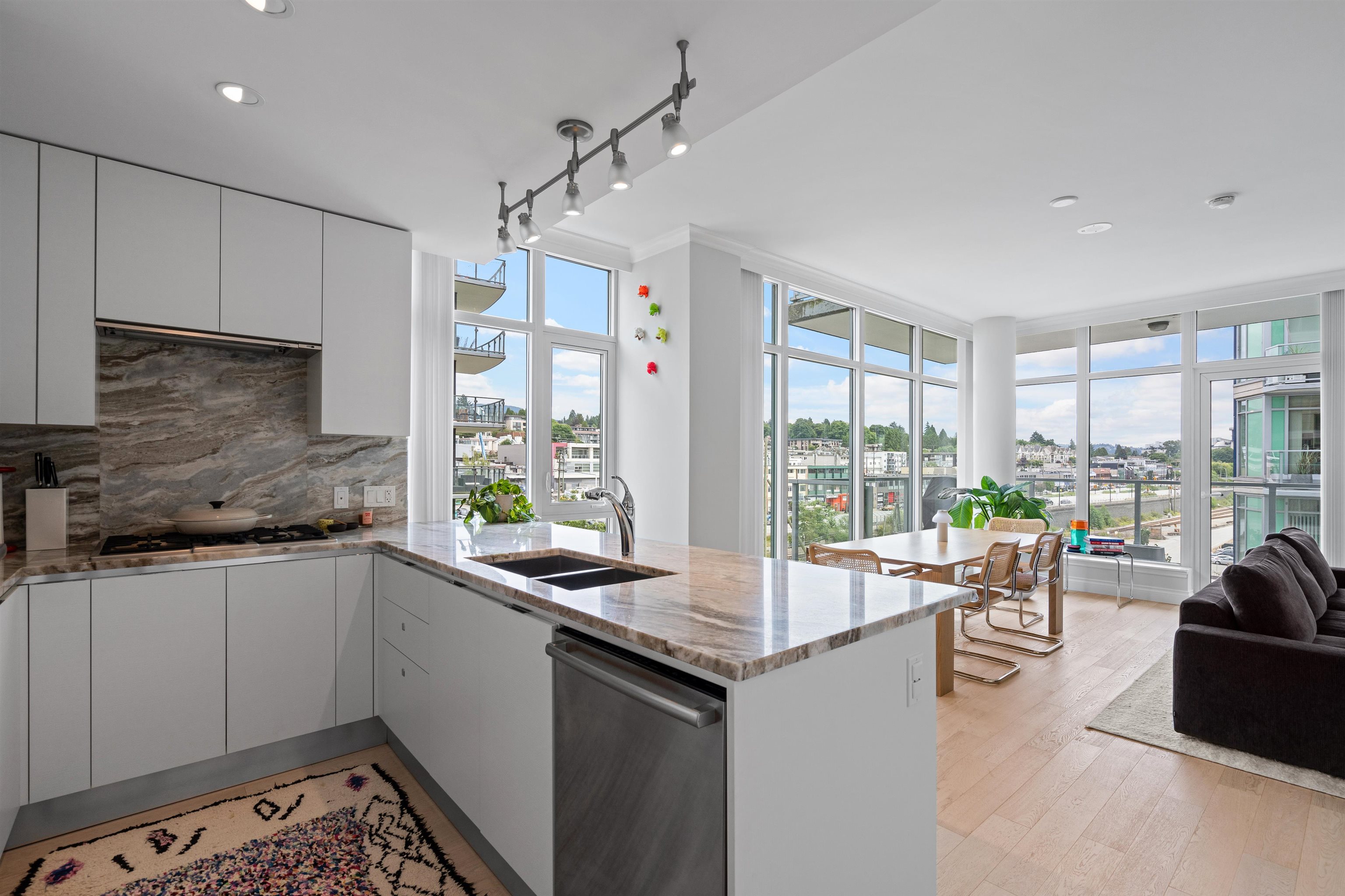 609 185 Victory Ship Way - MLS&reg; # R3145604