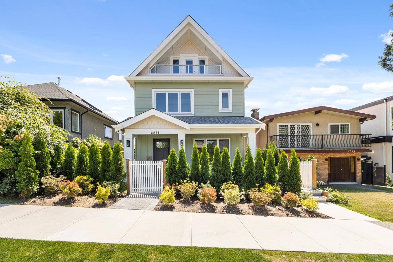 1 2528 Turner Street - MLS&reg; # R3145864