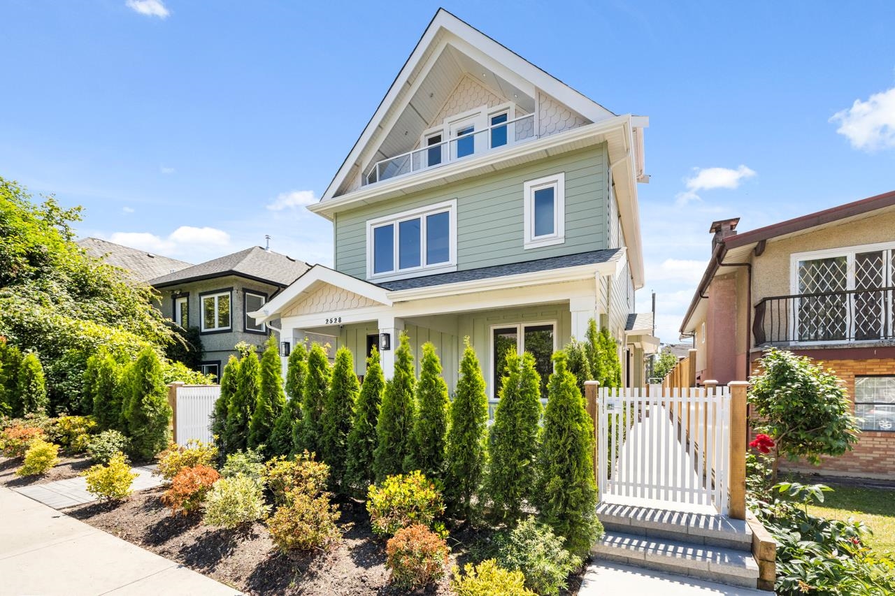2 2528 Turner Street - MLS&reg; # R3145881