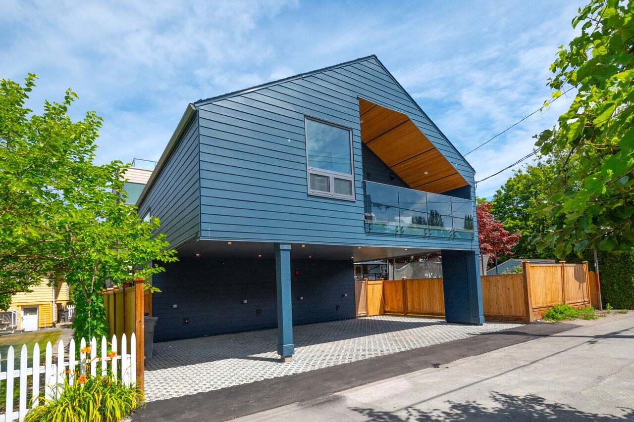  3122 11th Avenue - MLS&reg; # R3146726
