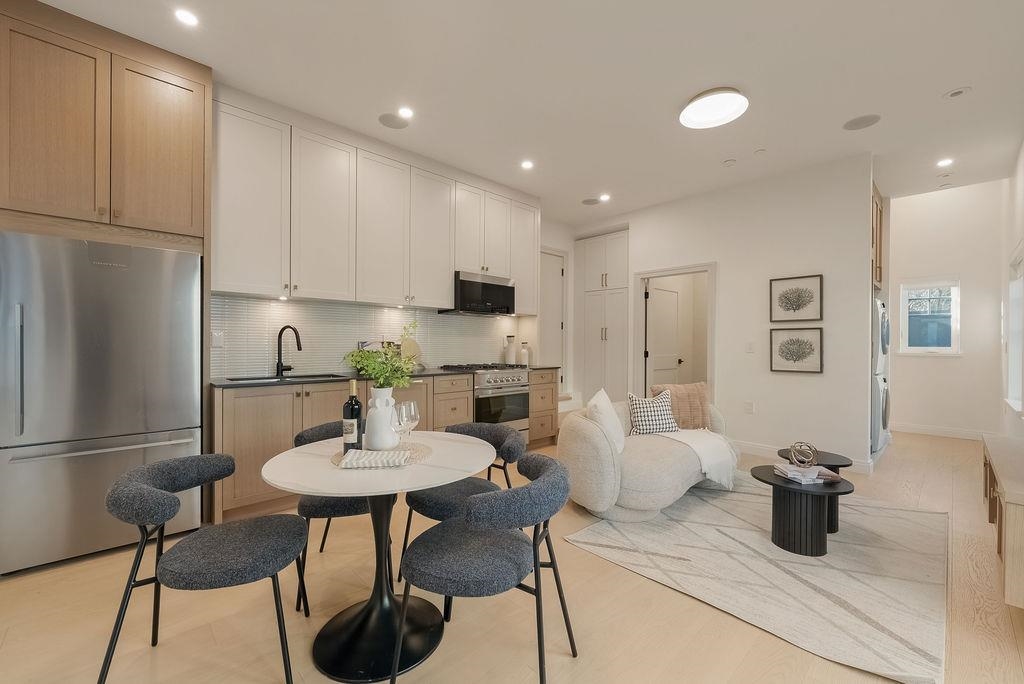  2544 Grant Street - MLS&reg; # R3146734