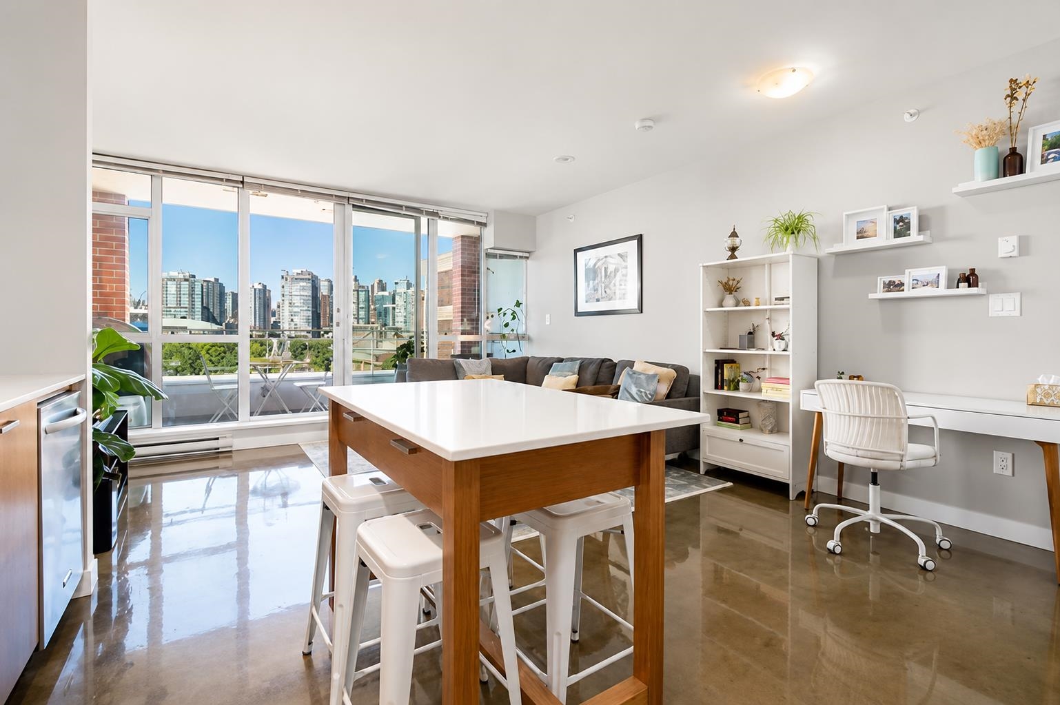 704 221 Union Street - MLS&reg; # R3147848