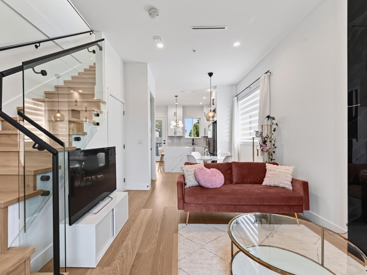  2977 42nd Avenue - MLS&reg; # R3147969