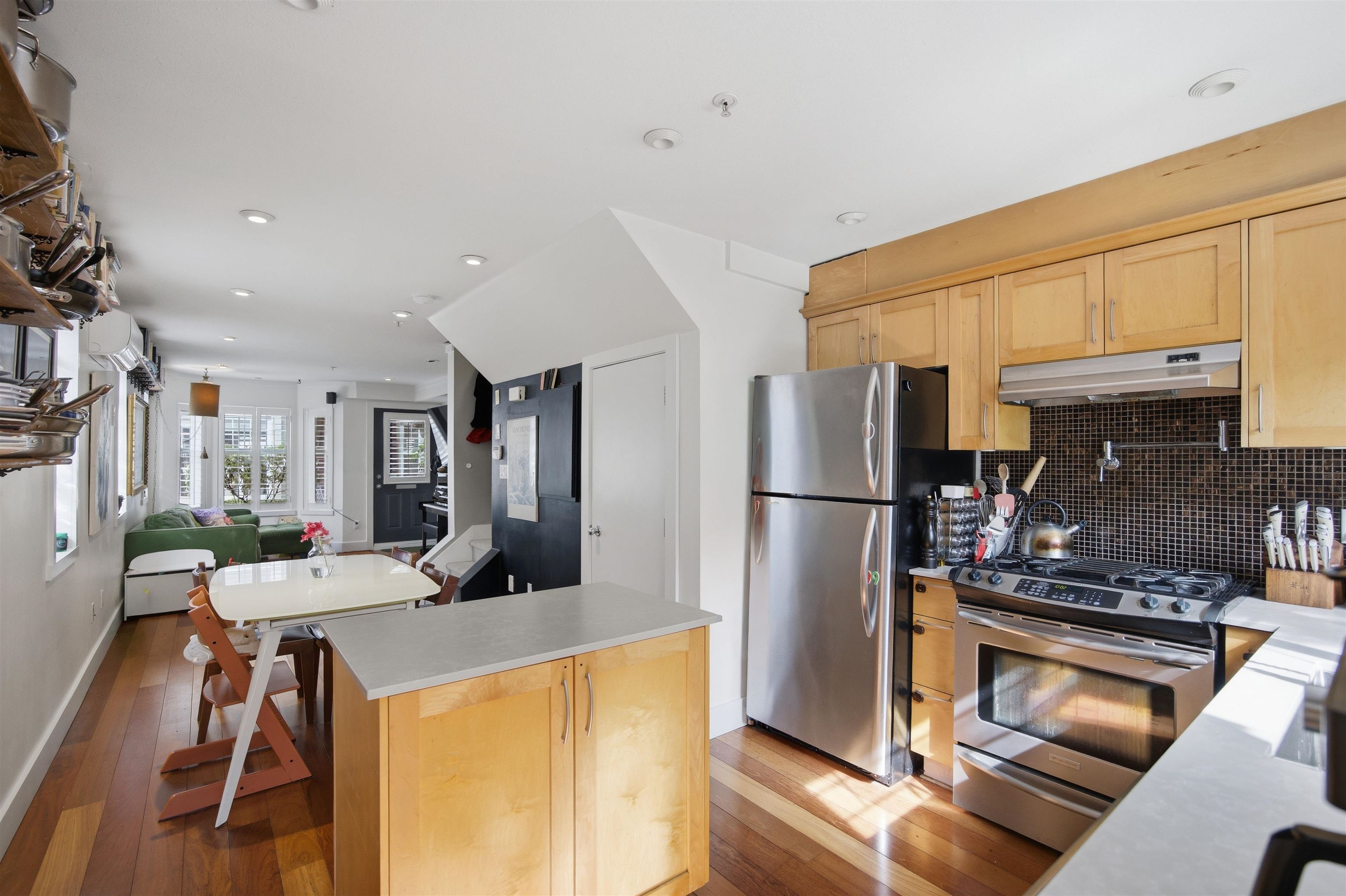 6 1642 Georgia Street - MLS&reg; # R3148425