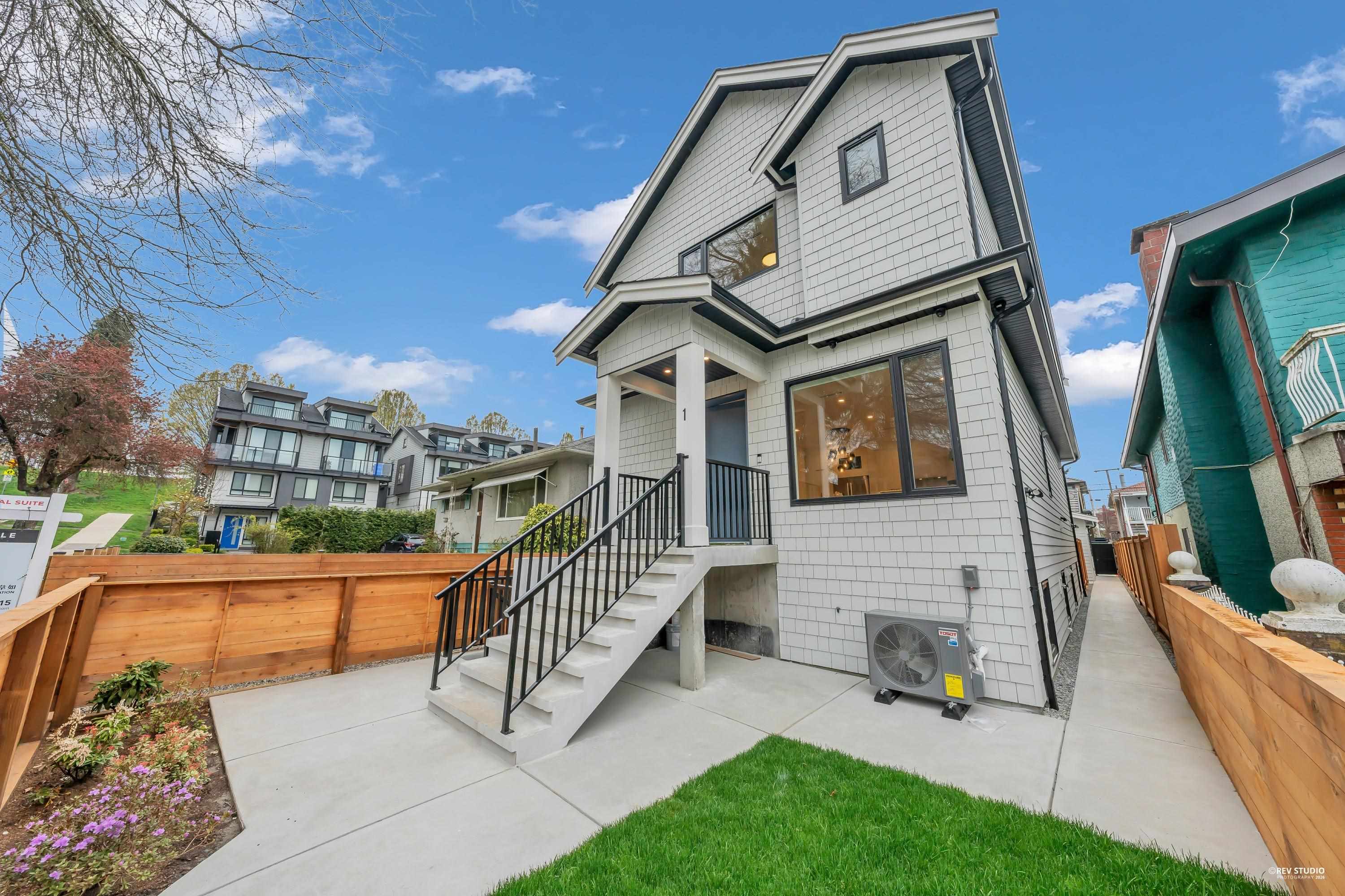  2715 Cheyenne Avenue - MLS&reg; # R3149137