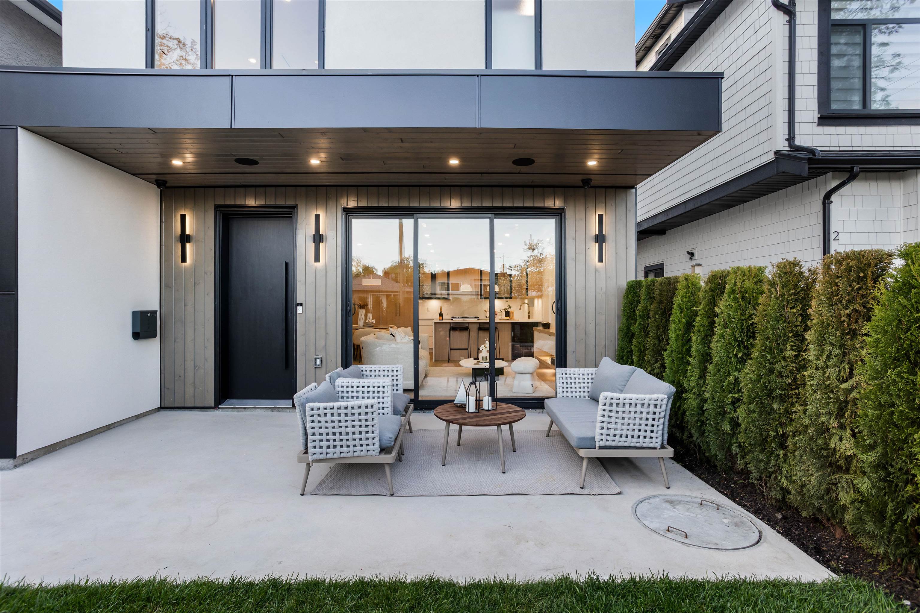 1 165 45th Avenue - MLS&reg; # R3150660