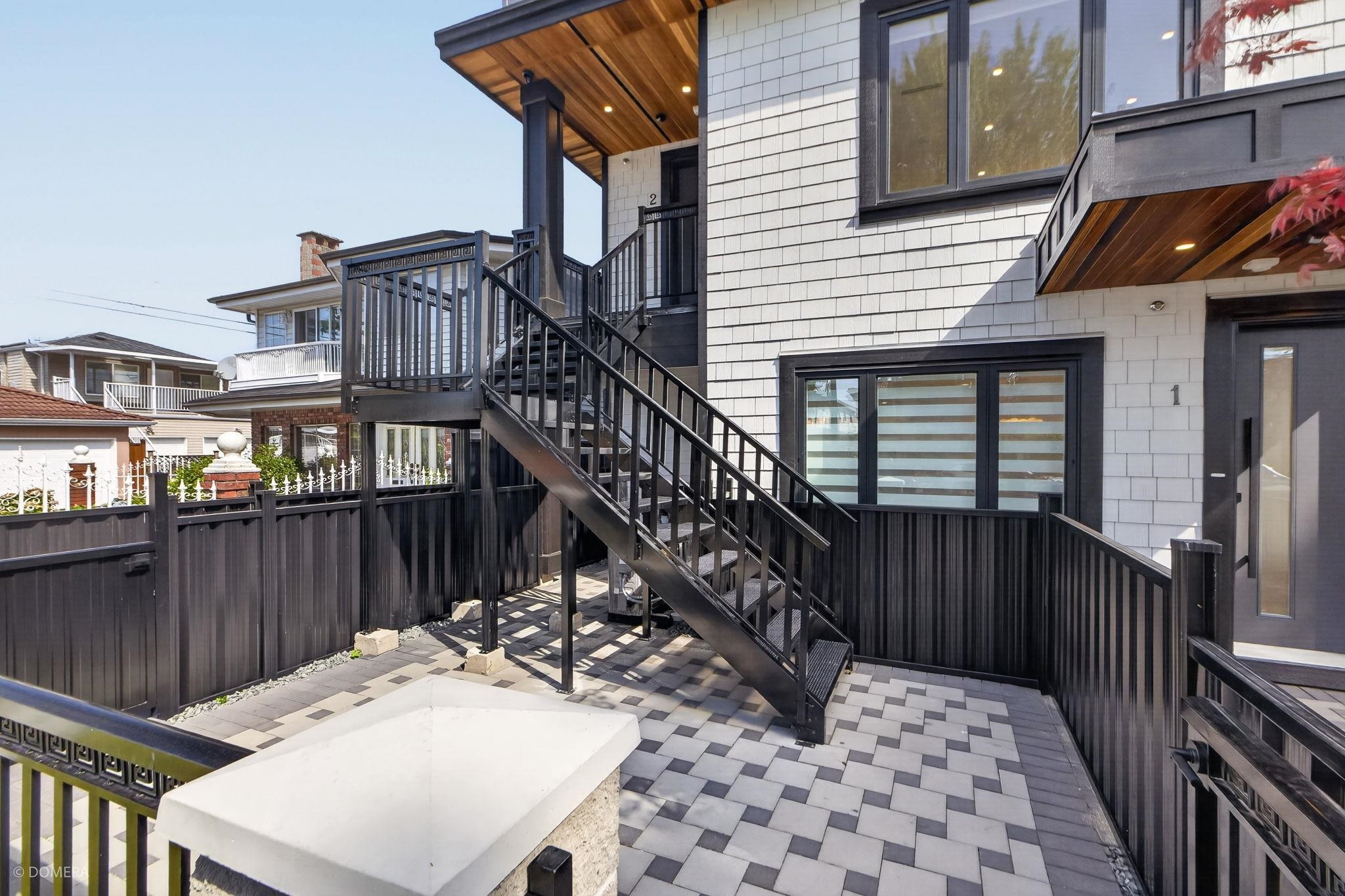 2 2035 51st Street - MLS&reg; # R3151115