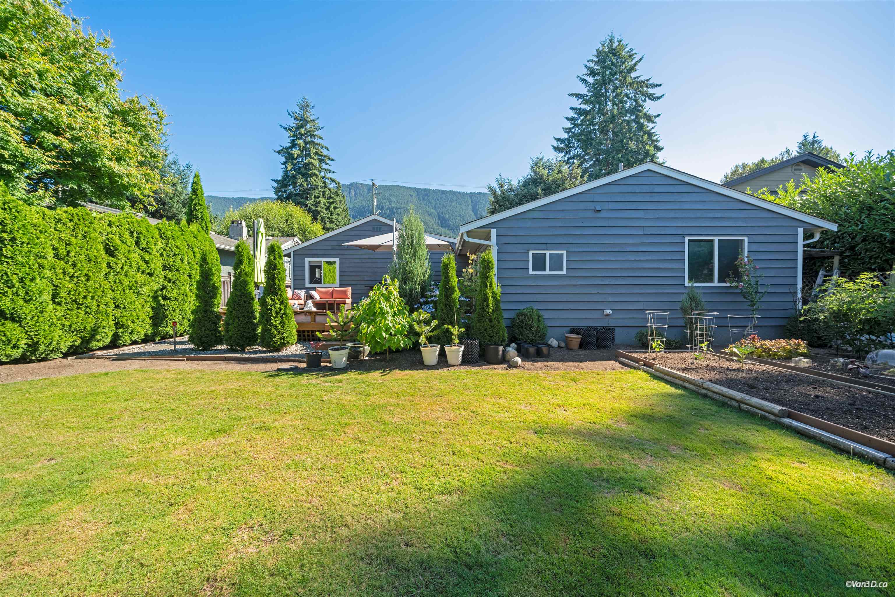  1043 Belvedere Drive - MLS&reg; # R3152361