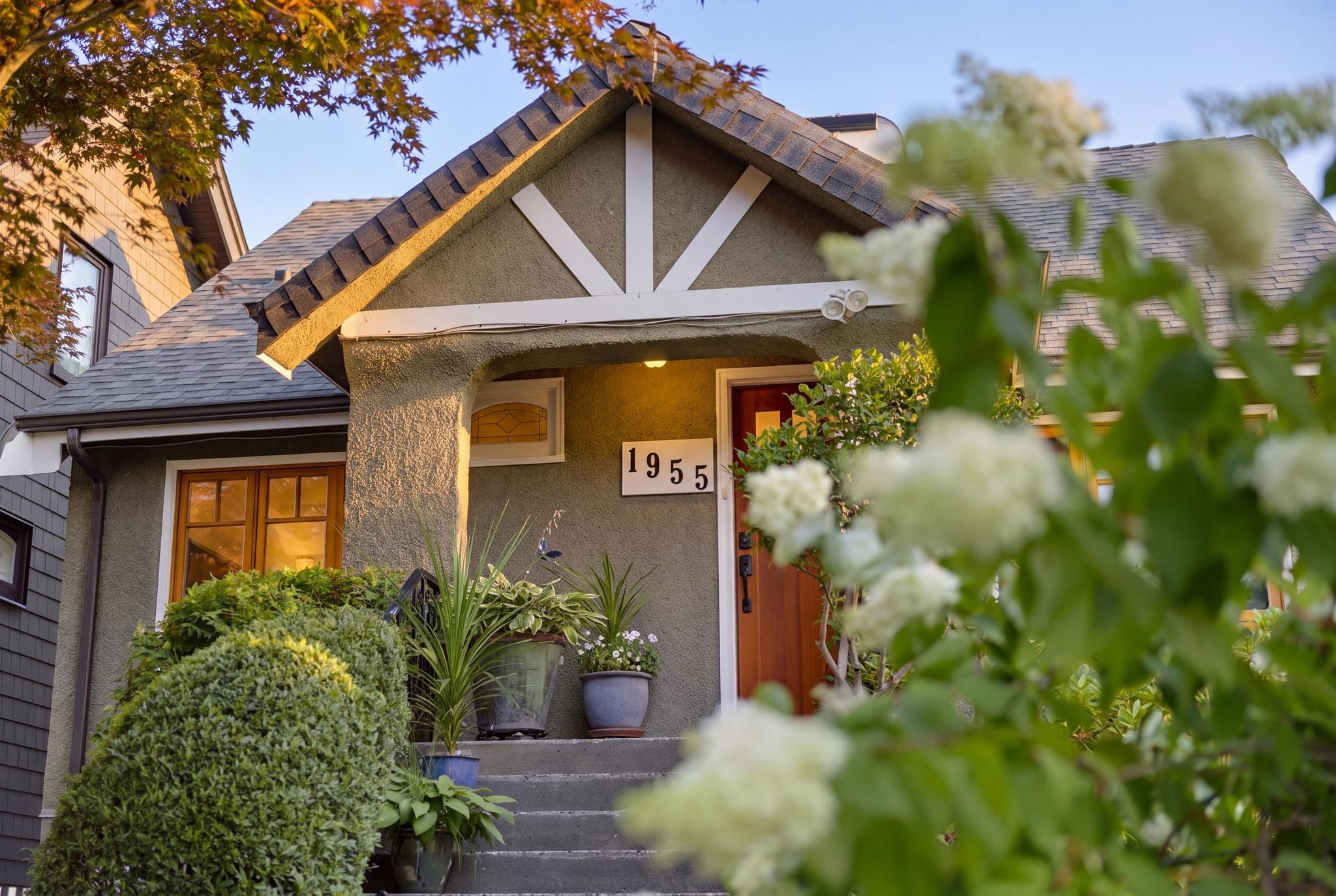  1955 8th Avenue - MLS&reg; # R3152429