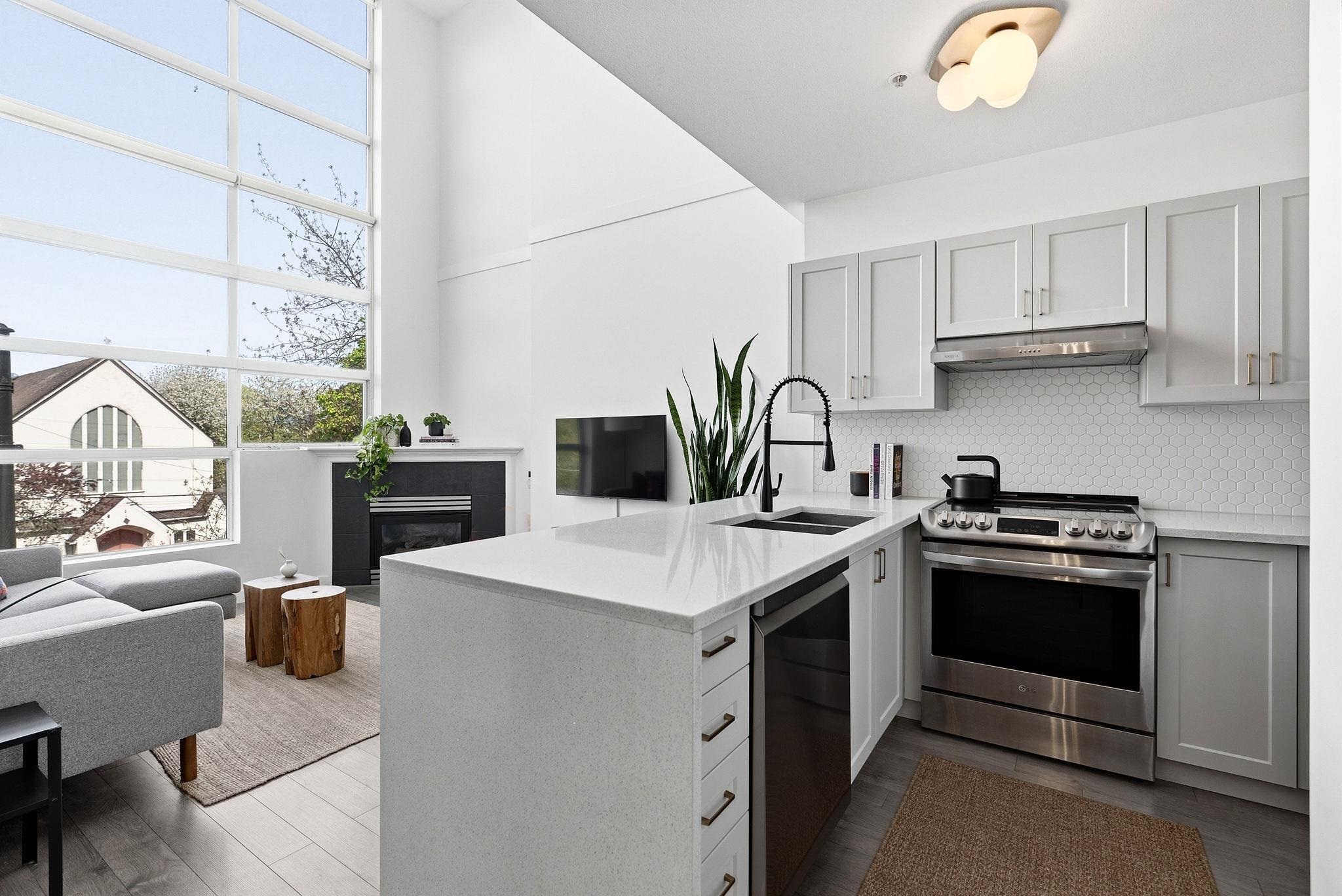 327 418 Broadway Street - MLS&reg; # R3152884