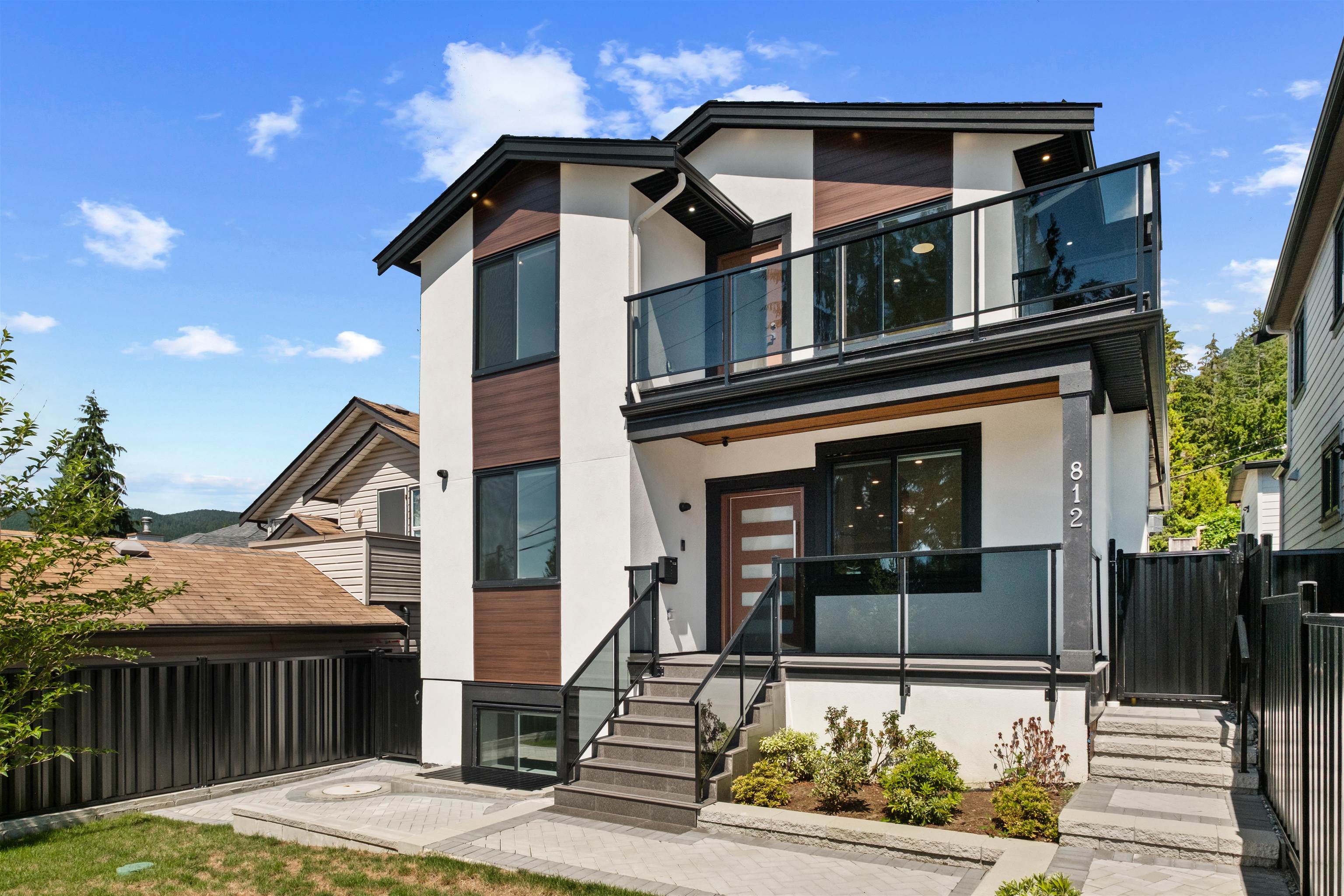  812 Montroyal Boulevard - MLS&reg; # R3152940