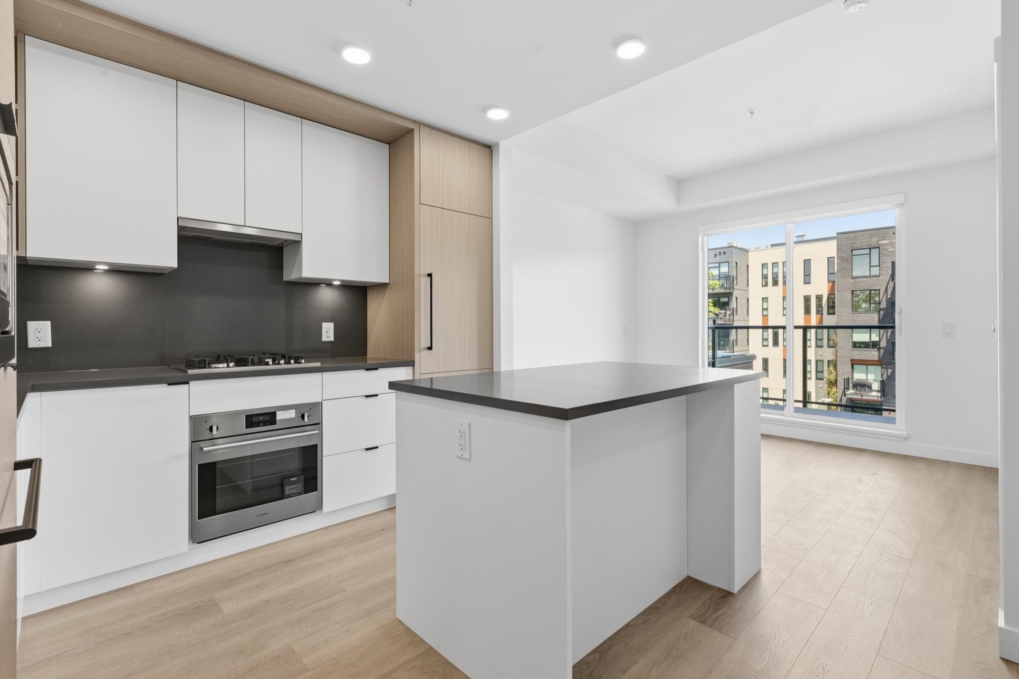 404 2268 Broadway  - MLS&reg; # R3153544