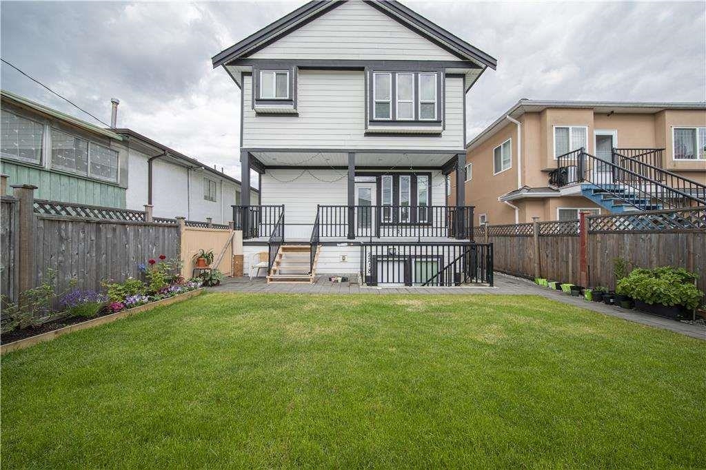  2216 Mannering Avenue - MLS&reg; # R3153825