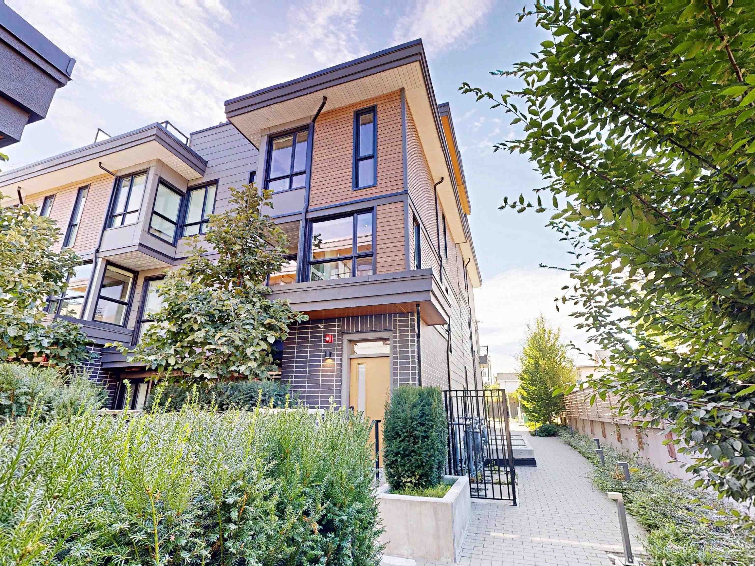  3930 Dumfries Street - MLS&reg; # R3154234