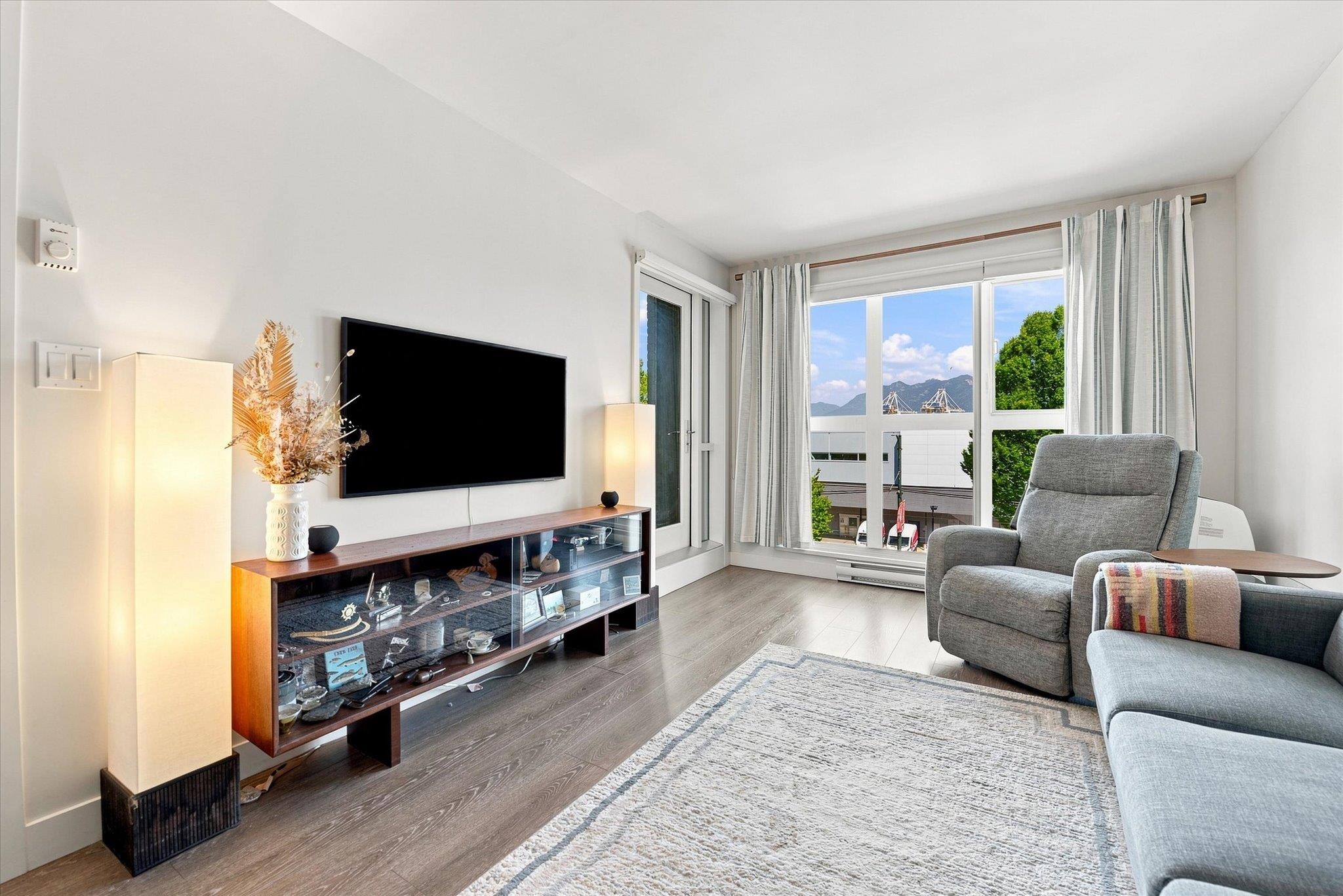 323 1588 Hastings Street - MLS&reg; # R3154264